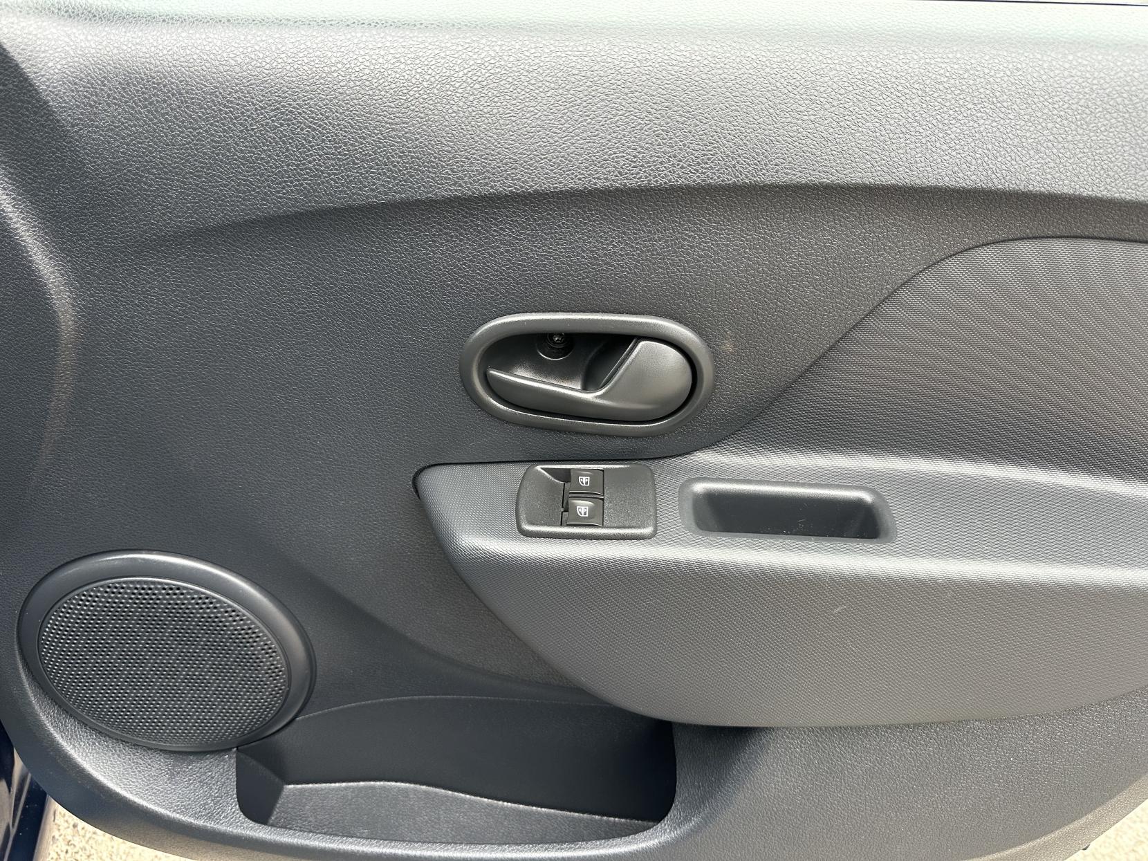 Dacia Sandero 1.0 SCe Ambiance Hatchback 5dr Petrol Manual Euro 6 (75 ps)