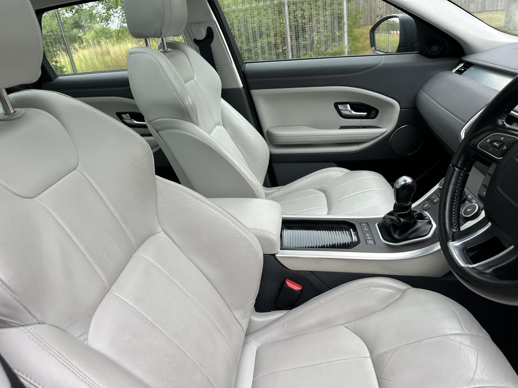 Land Rover Range Rover Evoque 2.0 SE Tech SUV (2015 - 2018)