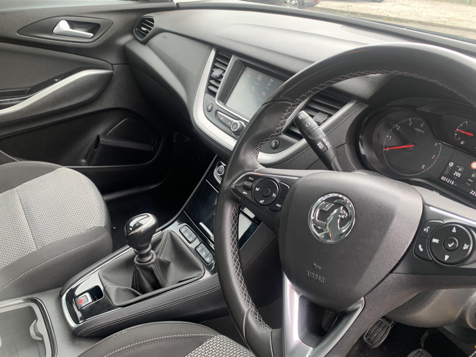 Vauxhall Grandland X 1.2 Turbo GPF SE SUV 5dr Petrol Manual Euro 6 (s/s) (130 ps)