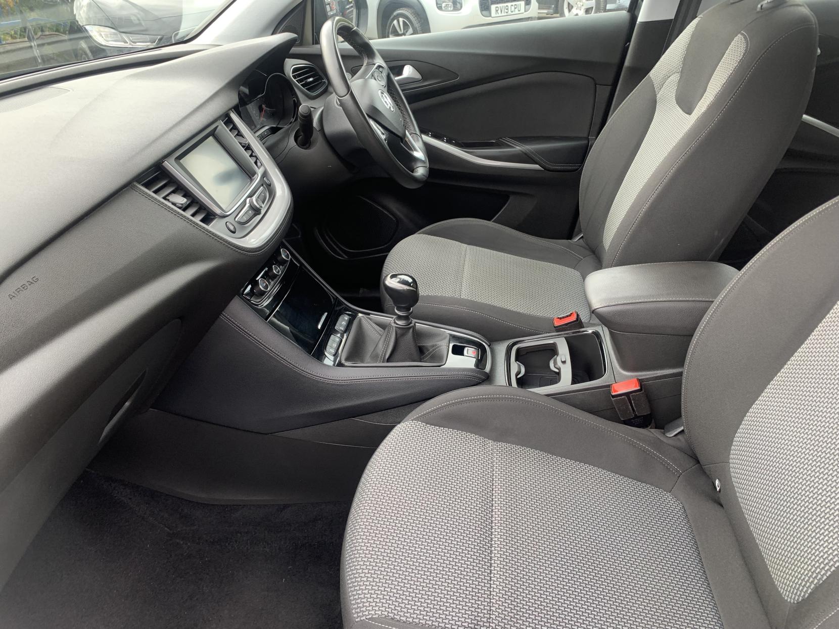 Vauxhall Grandland X 1.2 Turbo GPF SE SUV 5dr Petrol Manual Euro 6 (s/s) (130 ps)