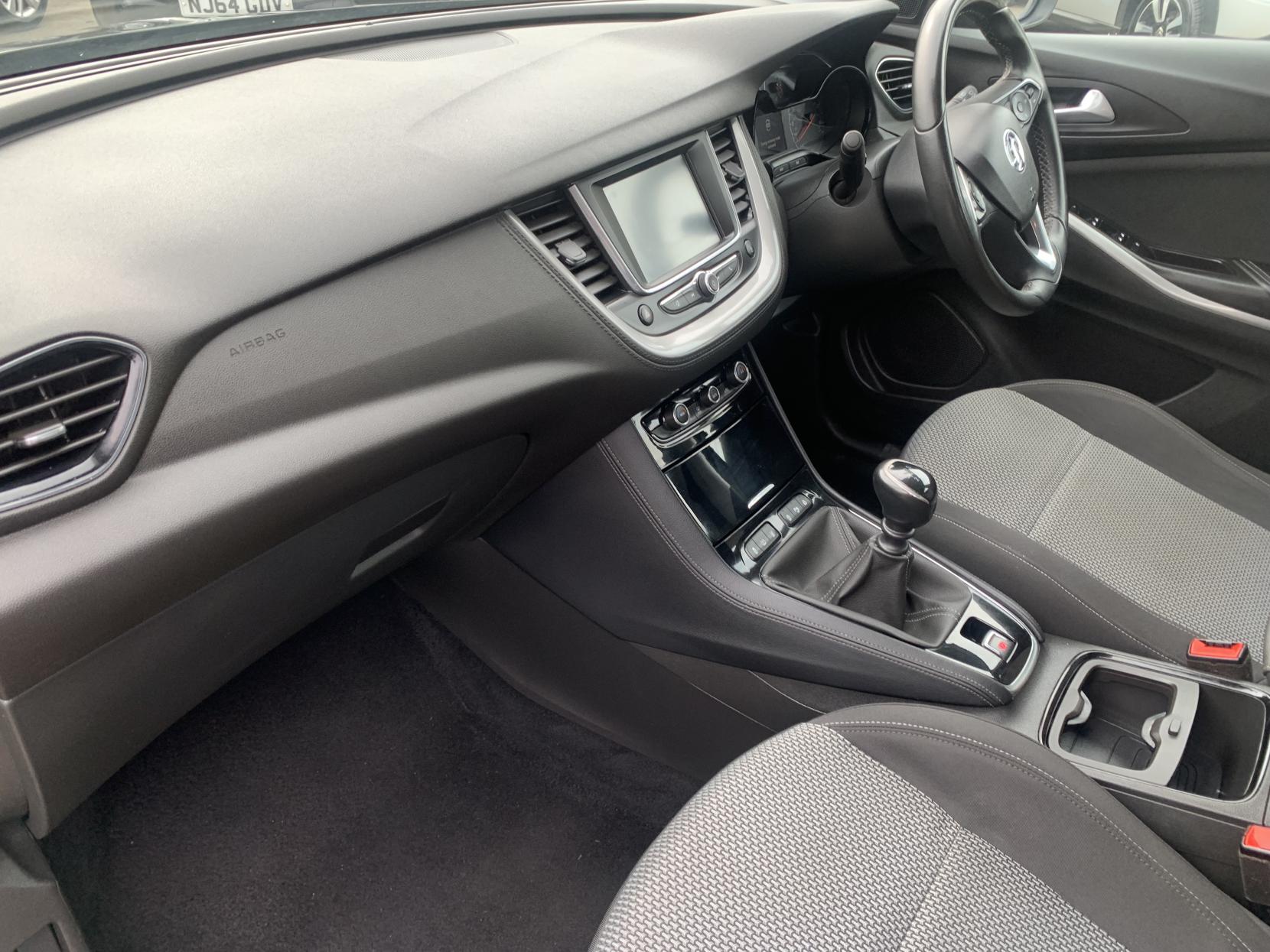 Vauxhall Grandland X 1.2 Turbo GPF SE SUV 5dr Petrol Manual Euro 6 (s/s) (130 ps)