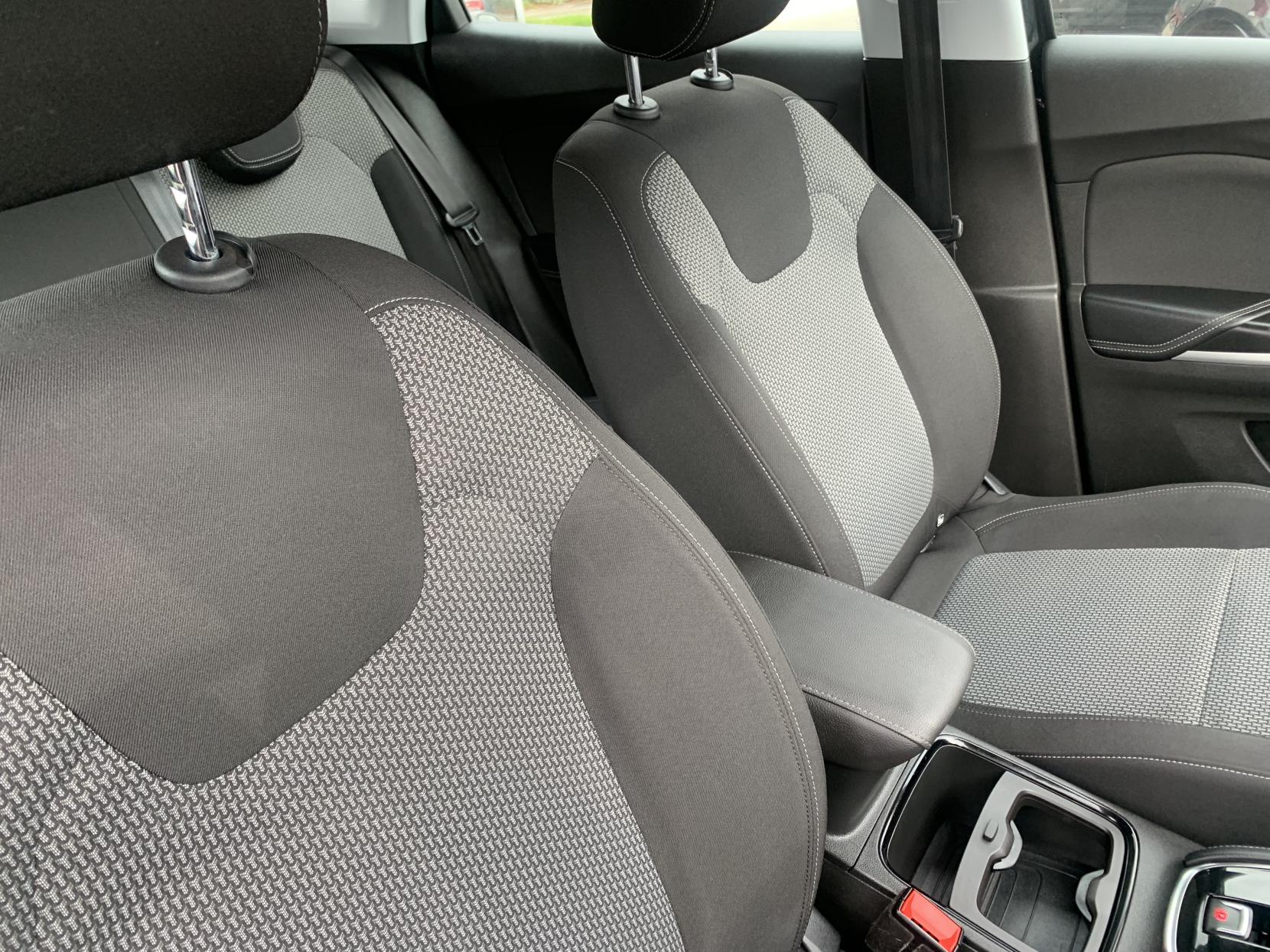 Vauxhall Grandland X 1.2 Turbo GPF SE SUV 5dr Petrol Manual Euro 6 (s/s) (130 ps)