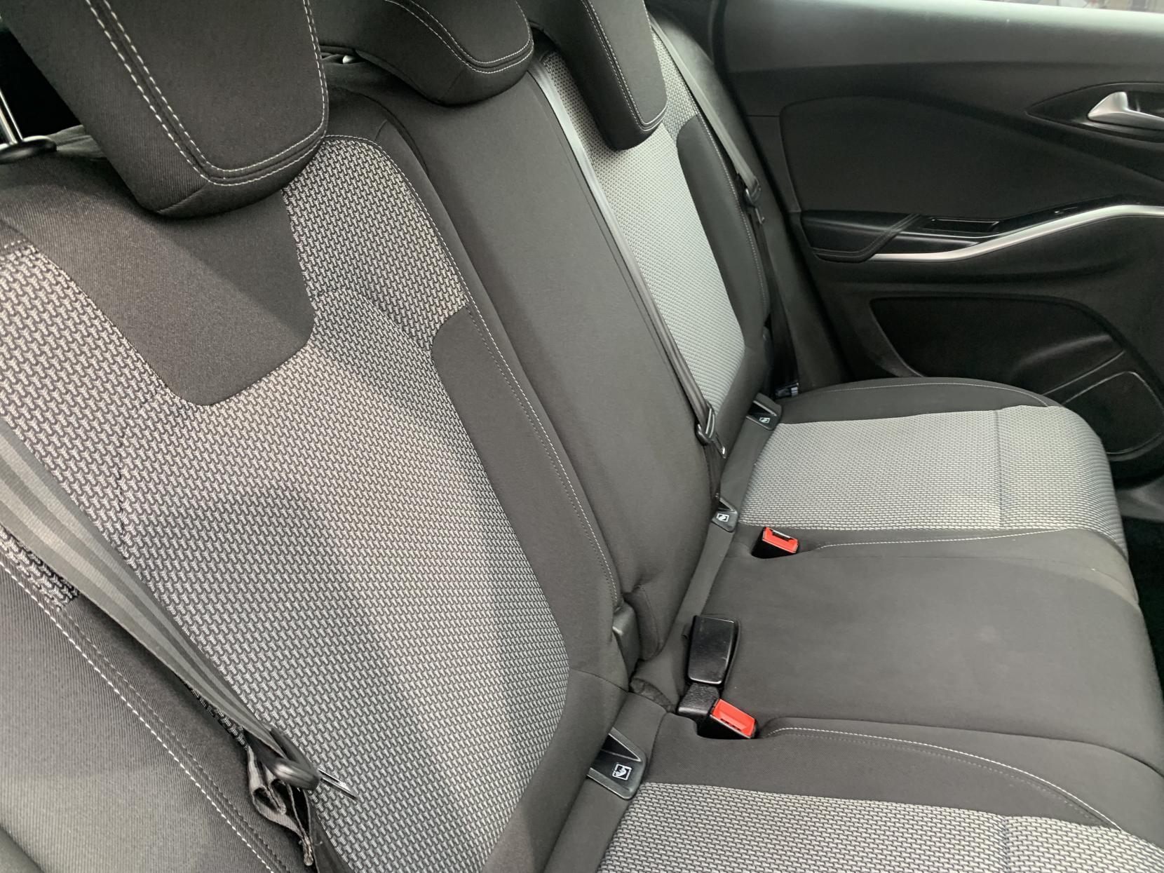 Vauxhall Grandland X 1.2 Turbo GPF SE SUV 5dr Petrol Manual Euro 6 (s/s) (130 ps)