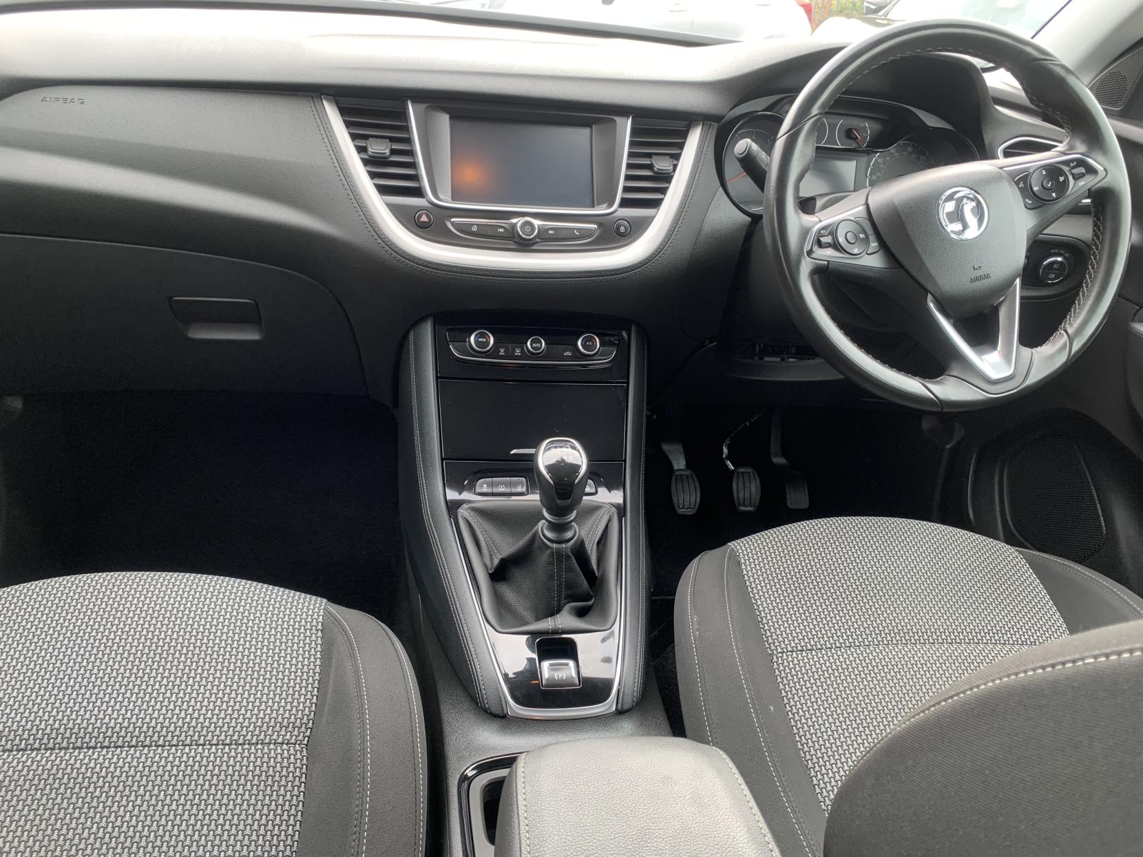 Vauxhall Grandland X 1.2 Turbo GPF SE SUV 5dr Petrol Manual Euro 6 (s/s) (130 ps)