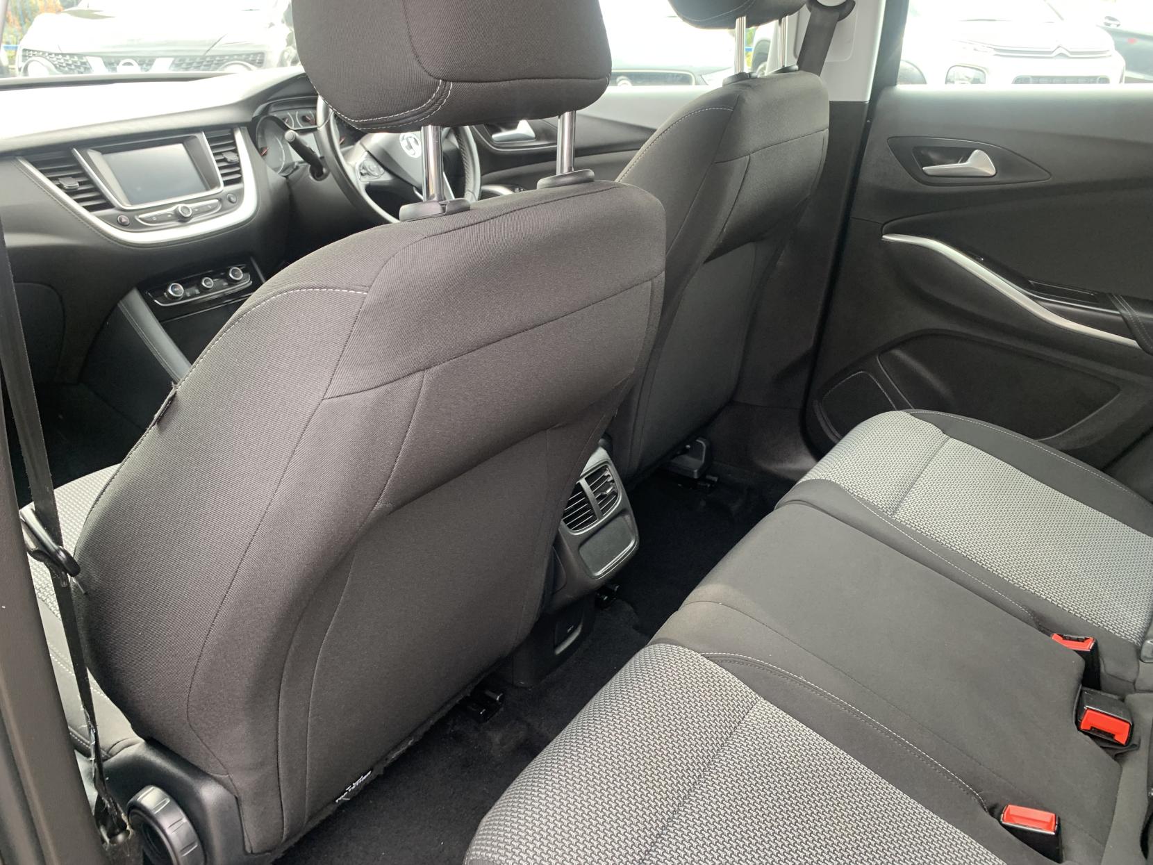 Vauxhall Grandland X 1.2 Turbo GPF SE SUV 5dr Petrol Manual Euro 6 (s/s) (130 ps)