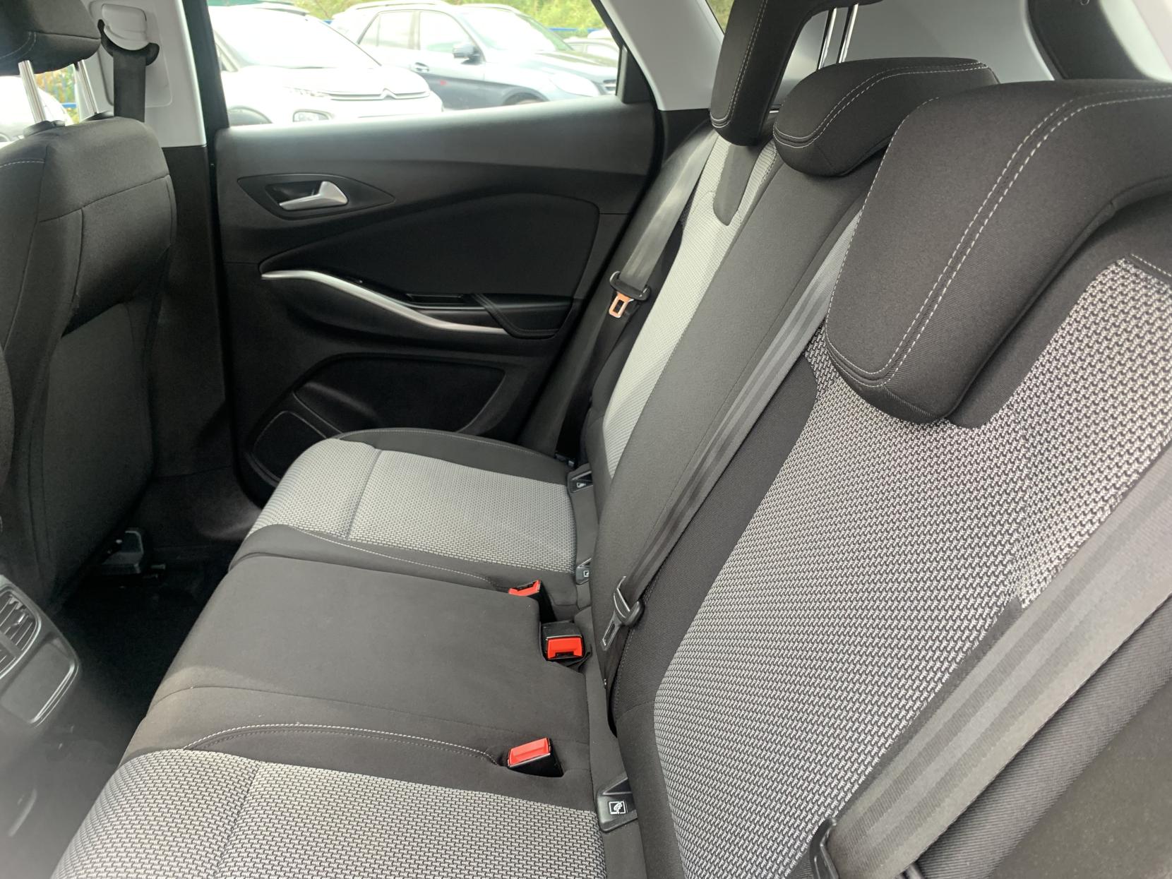 Vauxhall Grandland X 1.2 Turbo GPF SE SUV 5dr Petrol Manual Euro 6 (s/s) (130 ps)
