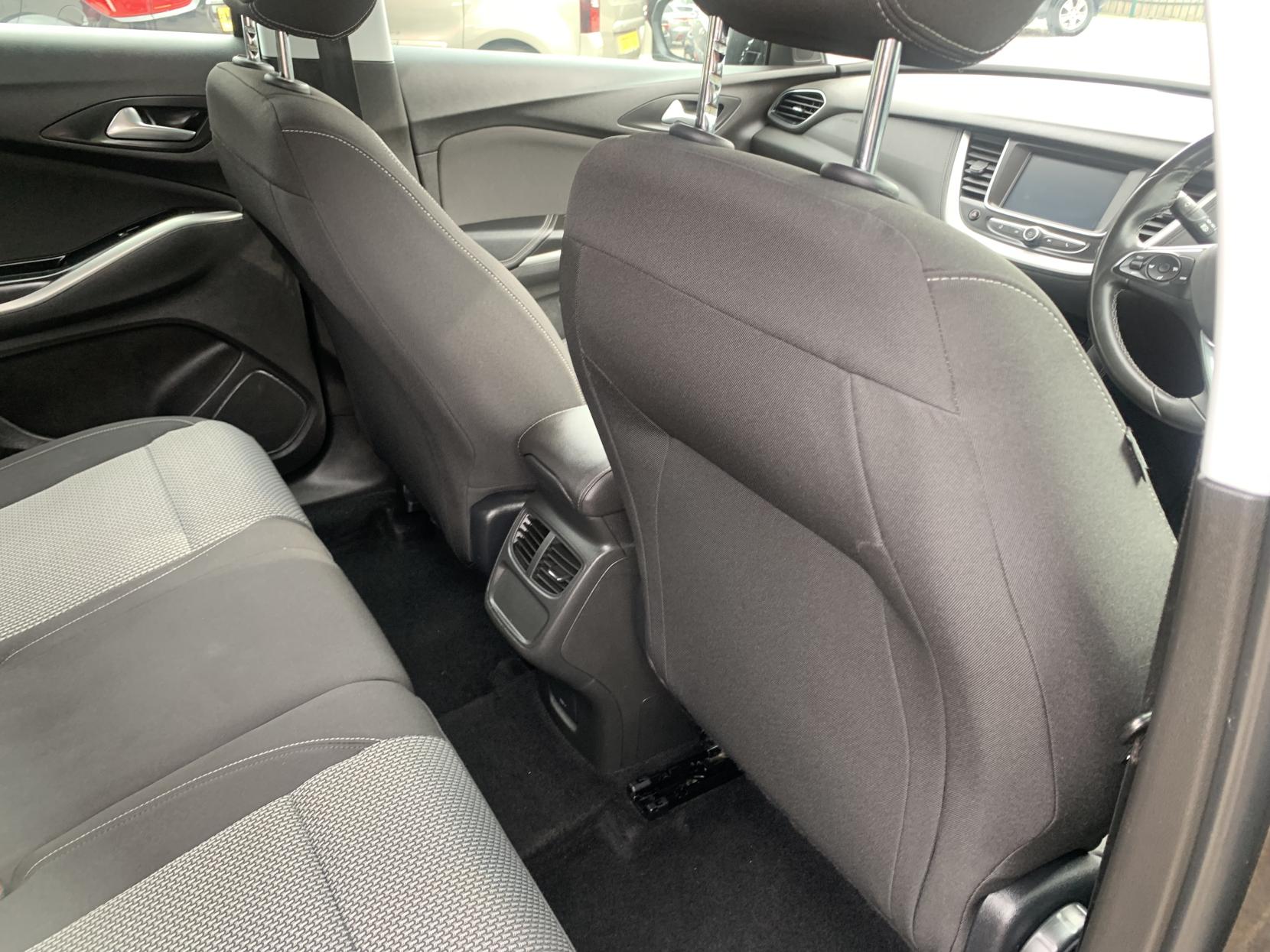 Vauxhall Grandland X 1.2 Turbo GPF SE SUV 5dr Petrol Manual Euro 6 (s/s) (130 ps)