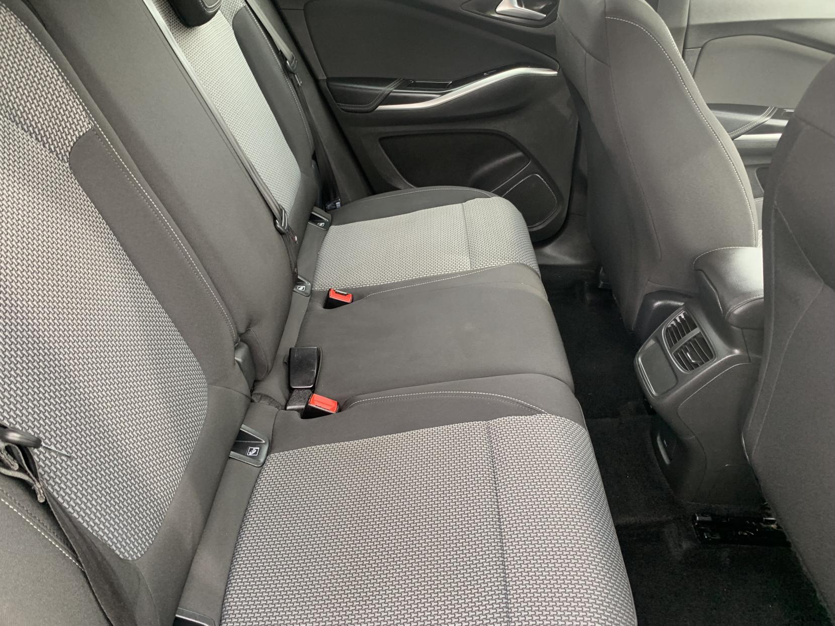 Vauxhall Grandland X 1.2 Turbo GPF SE SUV 5dr Petrol Manual Euro 6 (s/s) (130 ps)