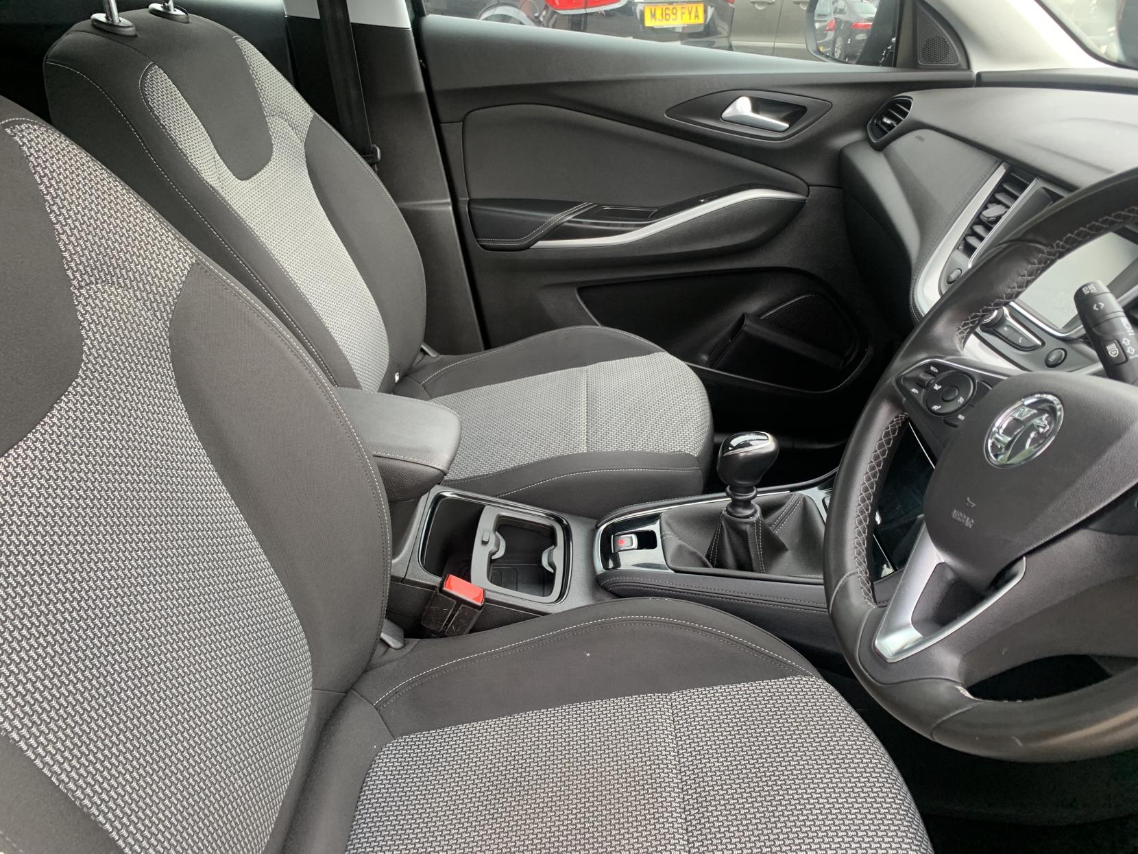 Vauxhall Grandland X 1.2 Turbo GPF SE SUV 5dr Petrol Manual Euro 6 (s/s) (130 ps)