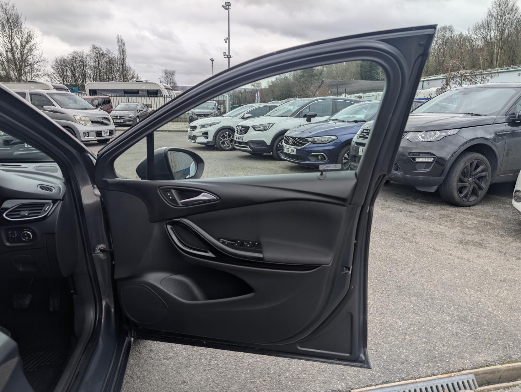 Vauxhall Astra 1.0i Turbo ecoFLEX SRi Hatchback 5dr Petrol Manual Euro 6 (s/s) (105 ps)