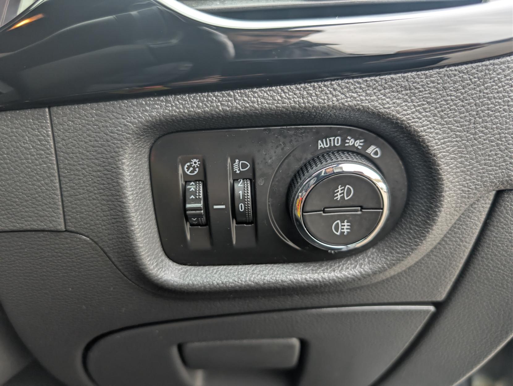 Vauxhall Astra 1.0i Turbo ecoFLEX SRi Hatchback 5dr Petrol Manual Euro 6 (s/s) (105 ps)