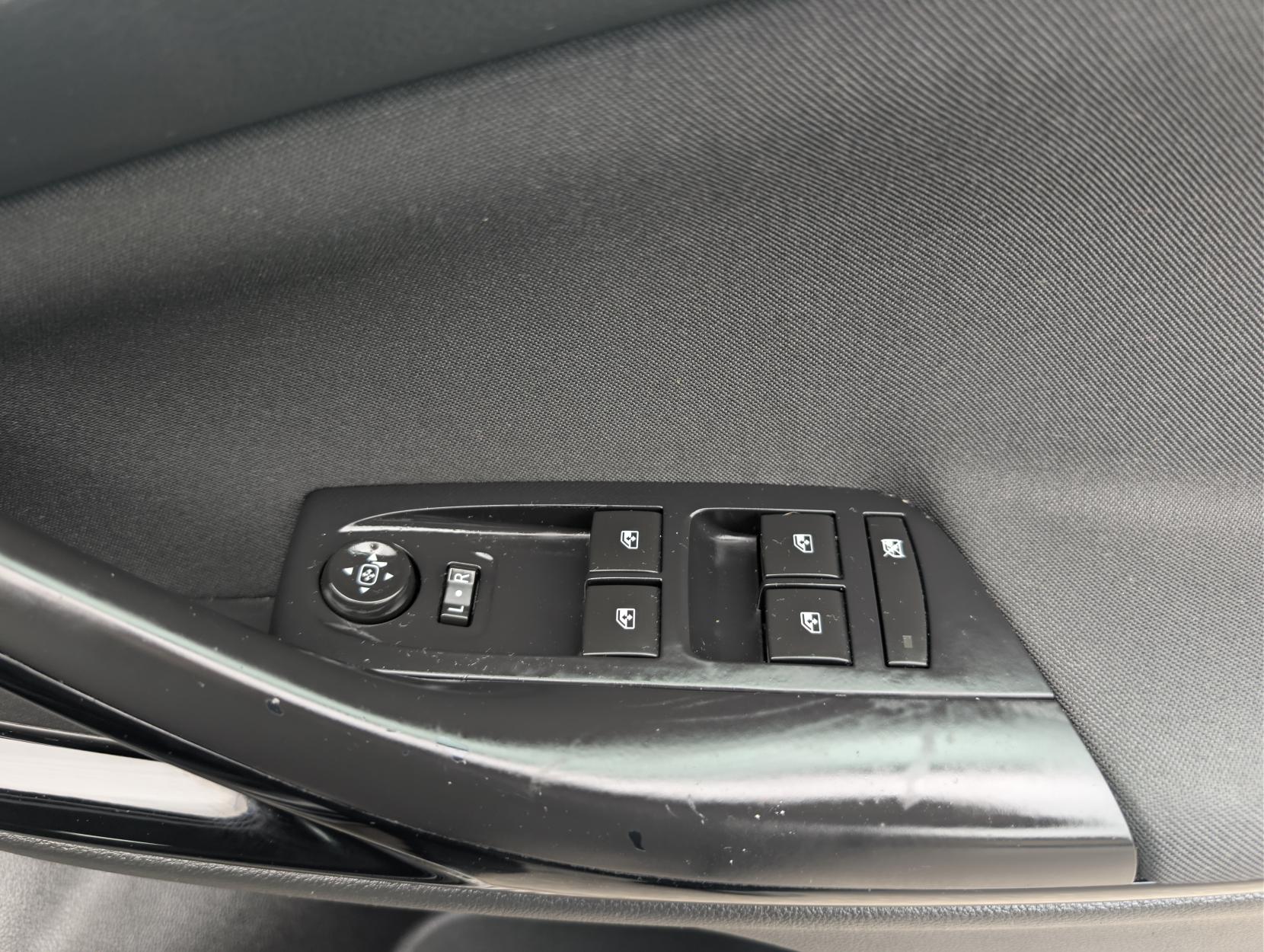 Vauxhall Astra 1.0i Turbo ecoFLEX SRi Hatchback 5dr Petrol Manual Euro 6 (s/s) (105 ps)