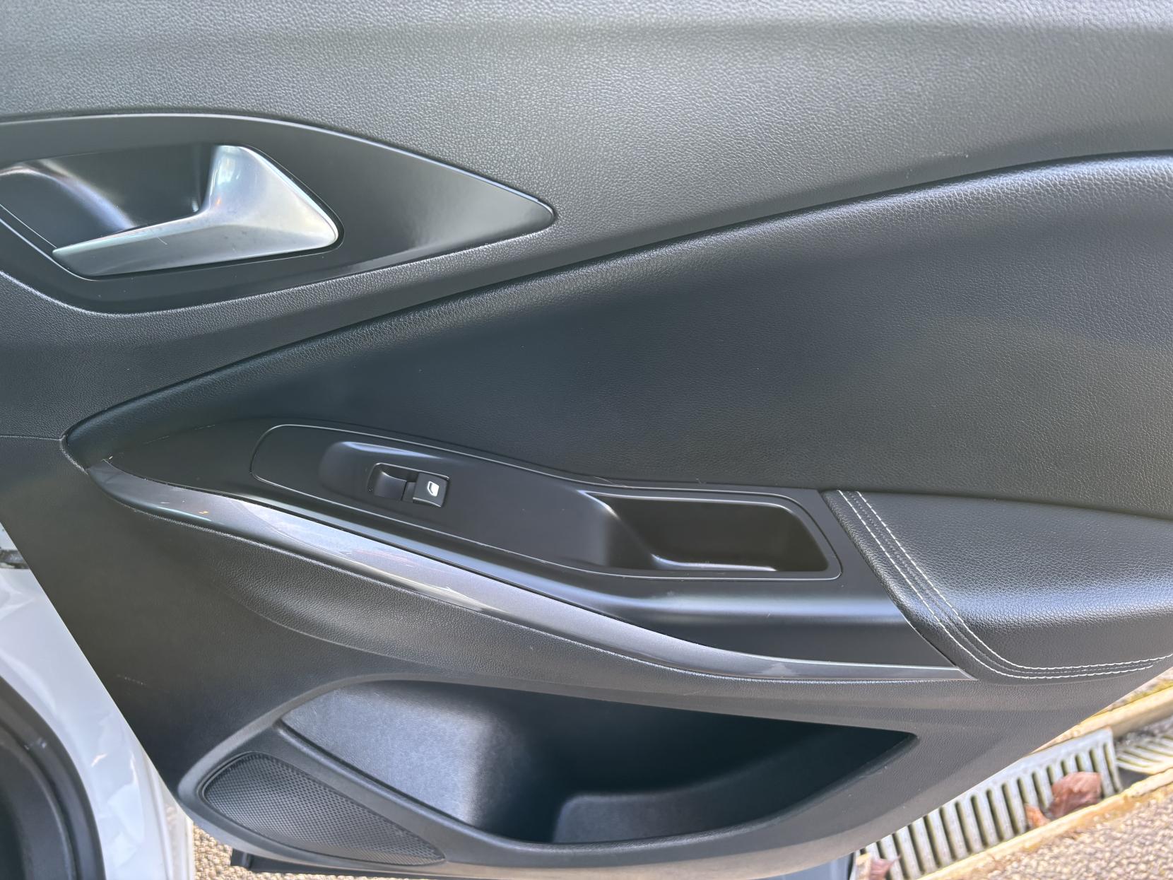 Vauxhall Grandland X 1.2 Turbo GPF Sport Nav SUV 5dr Petrol Manual Euro 6 (s/s) (130 ps)