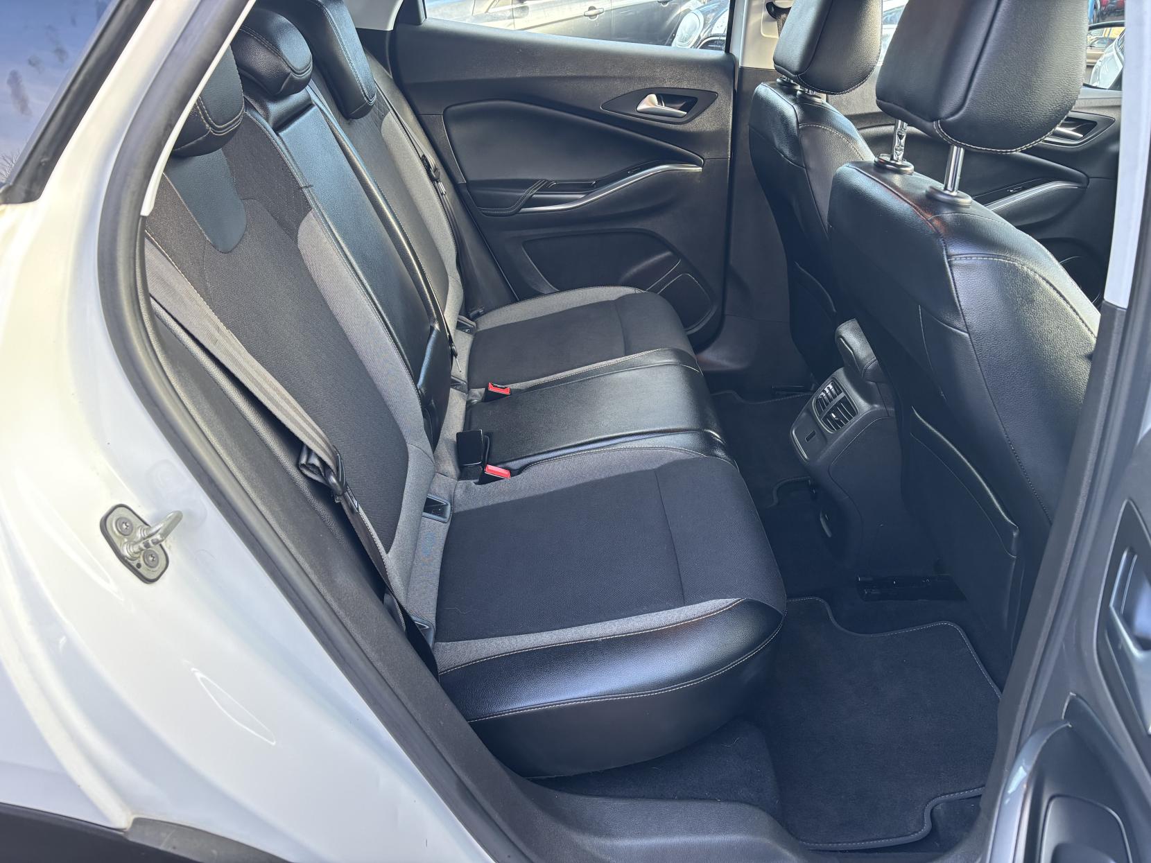 Vauxhall Grandland X 1.2 Turbo GPF Sport Nav SUV 5dr Petrol Manual Euro 6 (s/s) (130 ps)