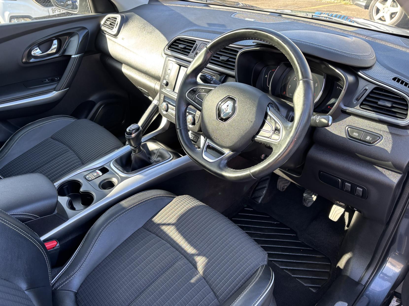 Renault Kadjar 1.2 TCe Signature Nav SUV 5dr Petrol Manual Euro 6 (s/s) (130 ps)