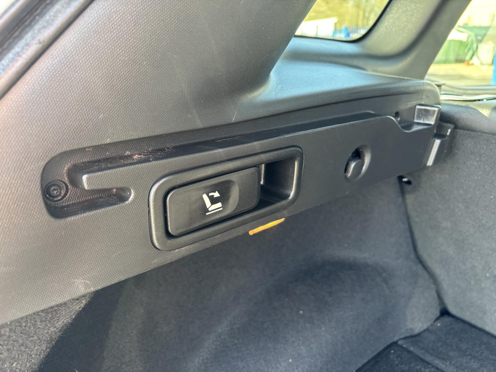 Renault Kadjar 1.2 TCe Signature Nav SUV 5dr Petrol Manual Euro 6 (s/s) (130 ps)