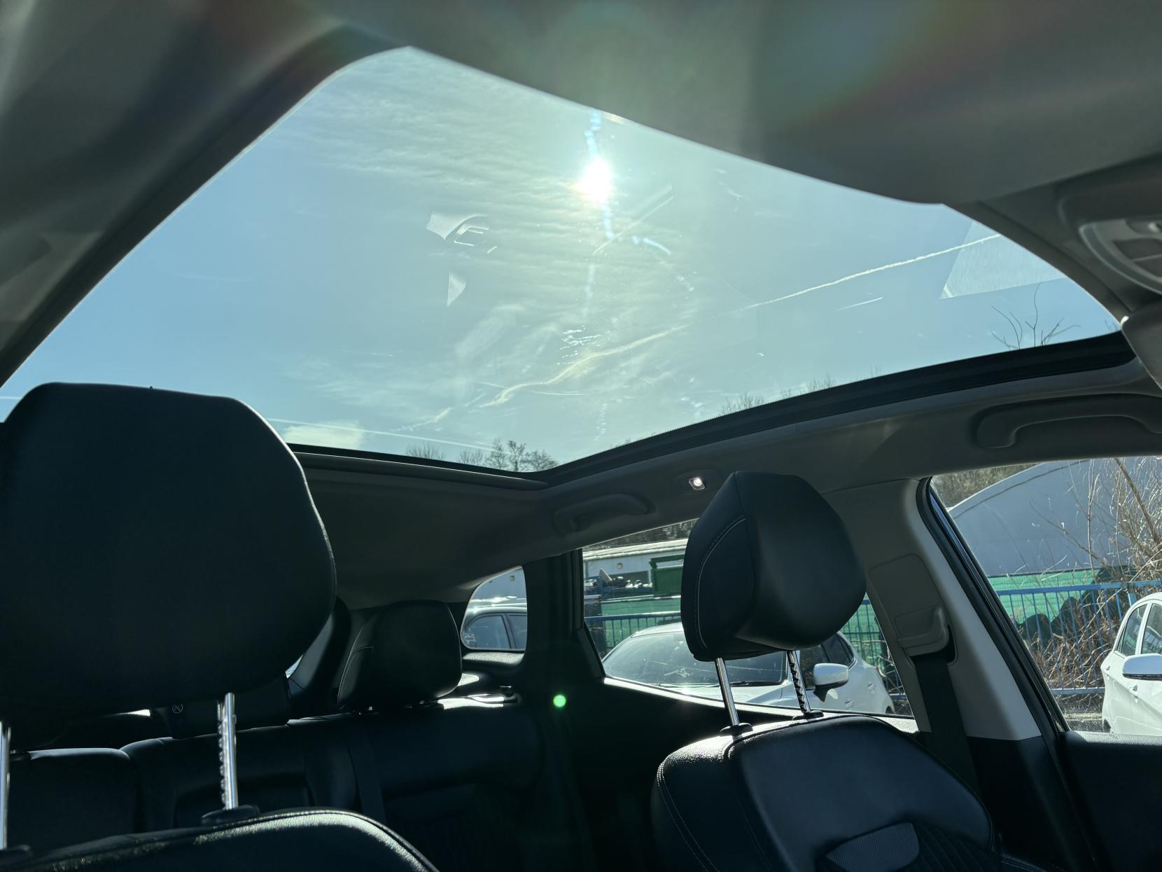 Renault Kadjar 1.2 TCe Signature Nav SUV 5dr Petrol Manual Euro 6 (s/s) (130 ps)