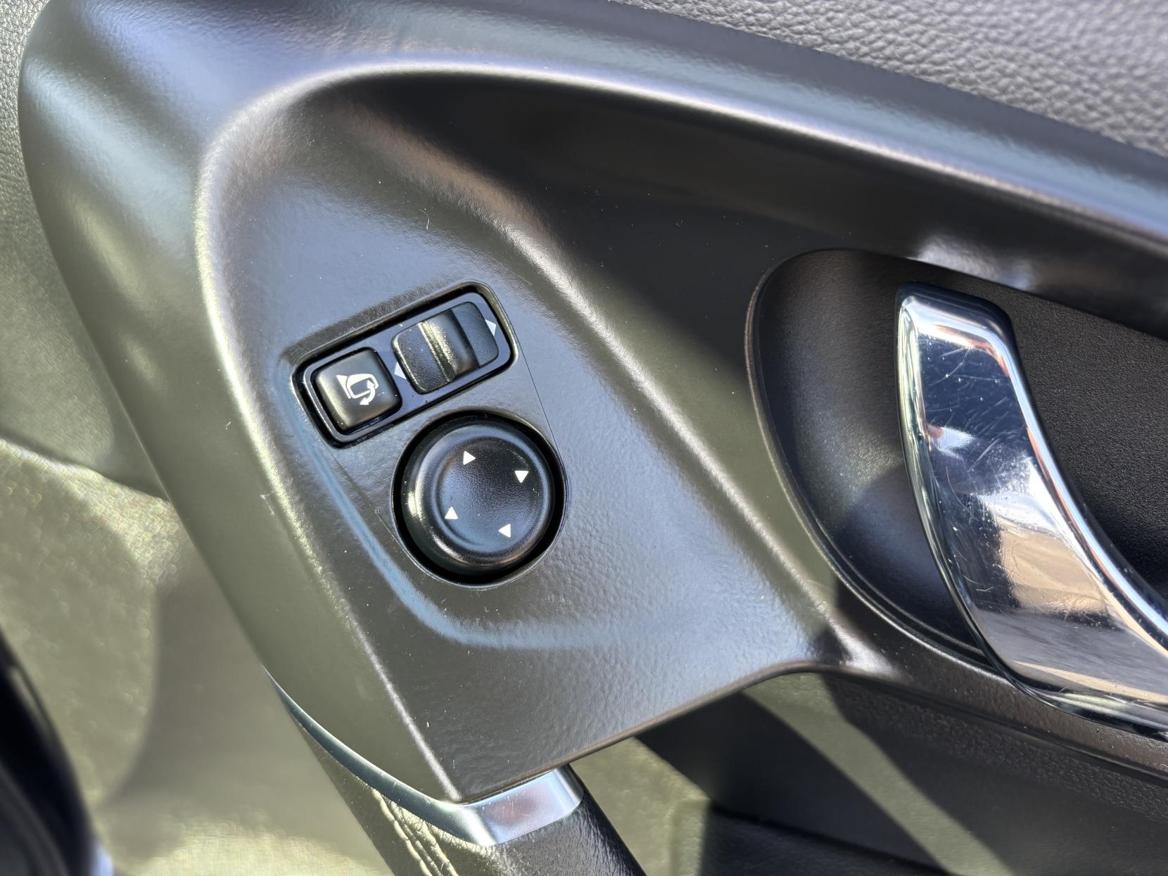 Renault Kadjar 1.2 TCe Signature Nav SUV 5dr Petrol Manual Euro 6 (s/s) (130 ps)