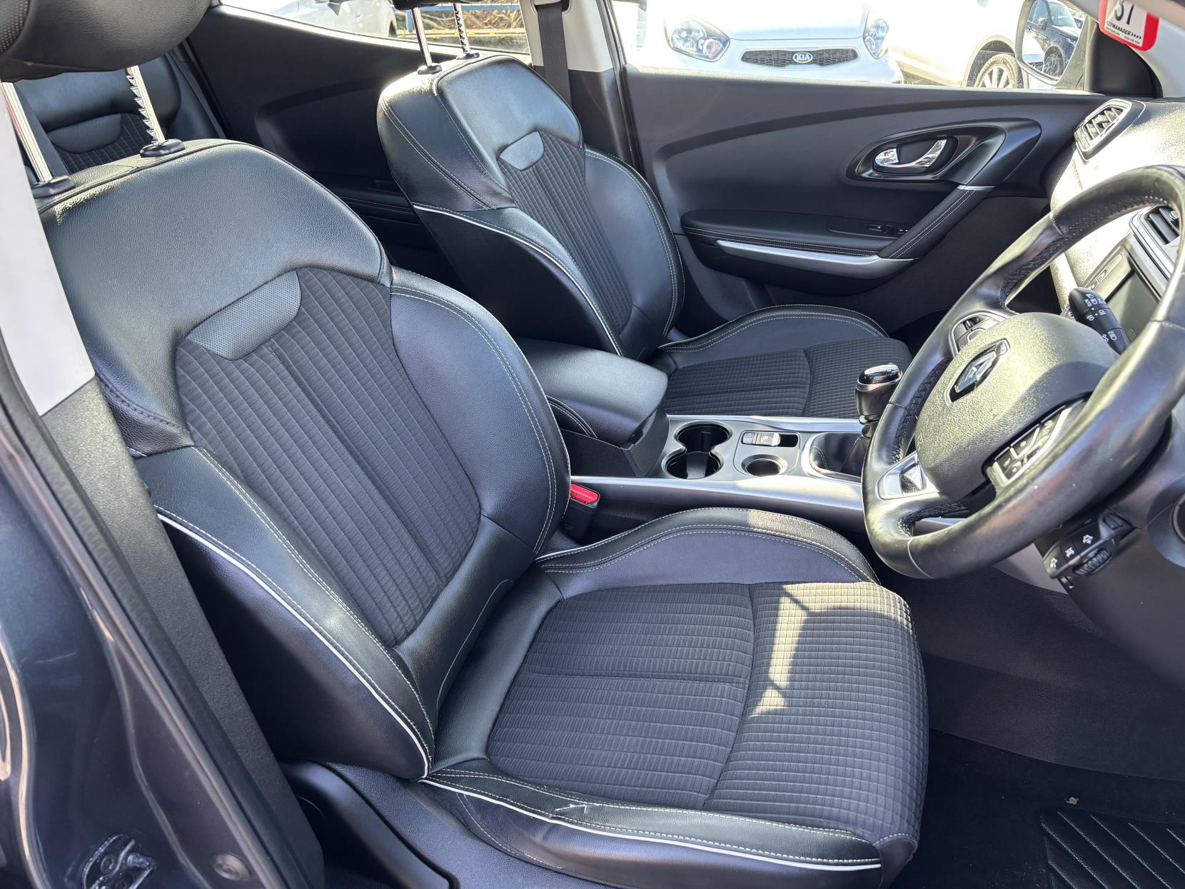 Renault Kadjar 1.2 TCe Signature Nav SUV 5dr Petrol Manual Euro 6 (s/s) (130 ps)