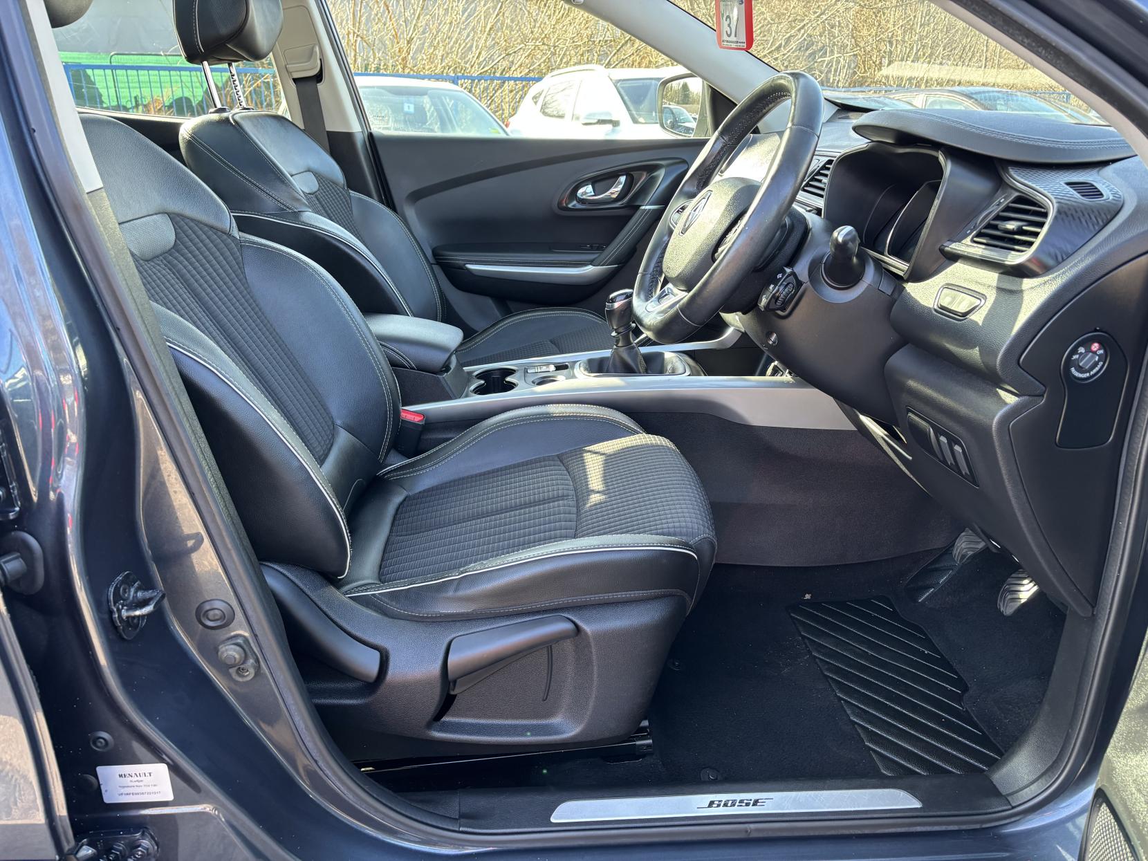 Renault Kadjar 1.2 TCe Signature Nav SUV 5dr Petrol Manual Euro 6 (s/s) (130 ps)