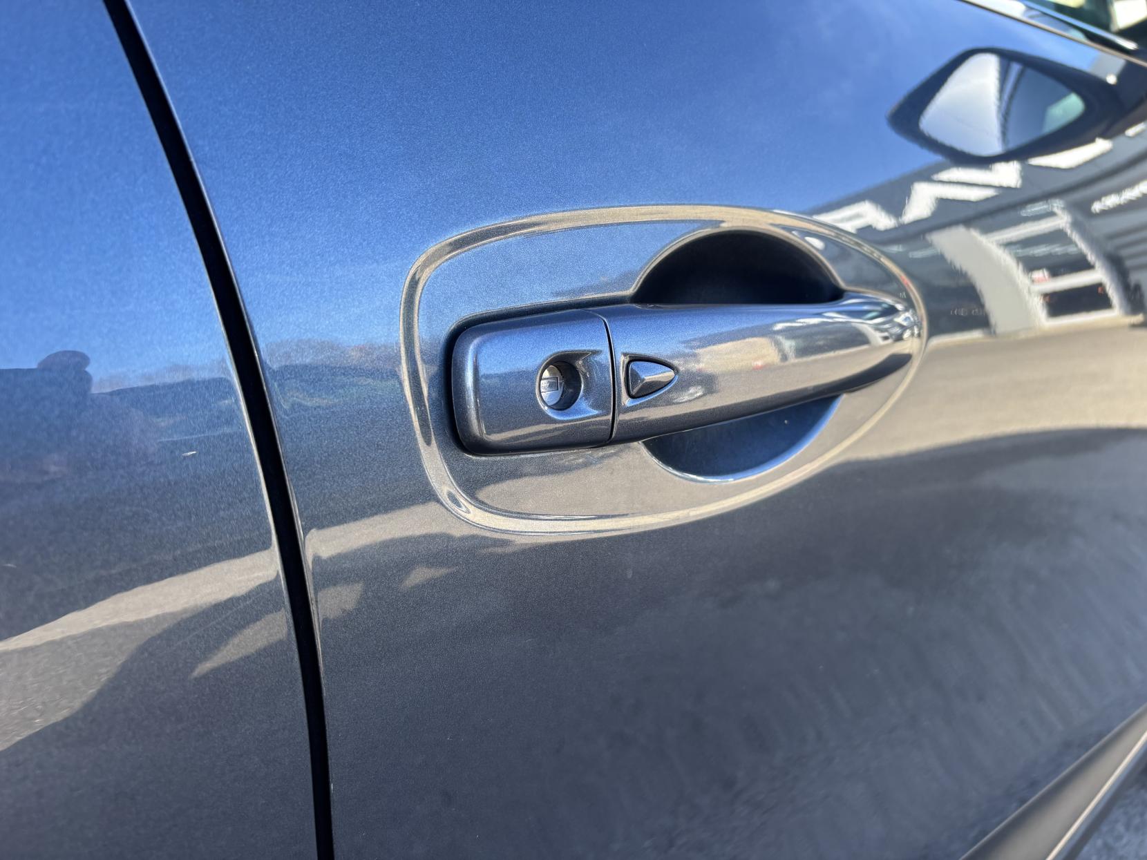 Renault Kadjar 1.2 TCe Signature Nav SUV 5dr Petrol Manual Euro 6 (s/s) (130 ps)