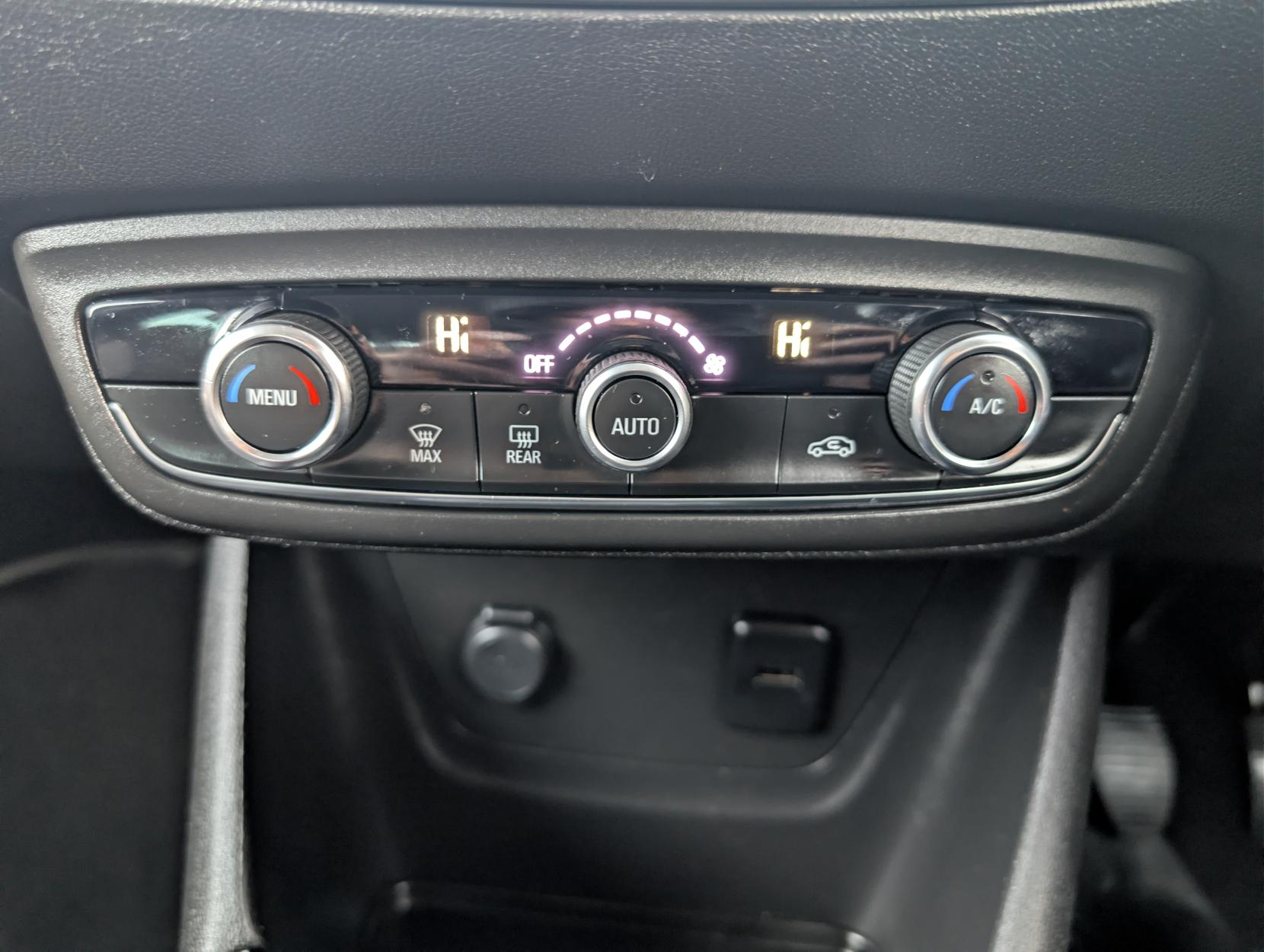 Vauxhall Crossland X 1.2 Elite SUV 5dr Petrol Manual Euro 6 (83 ps)