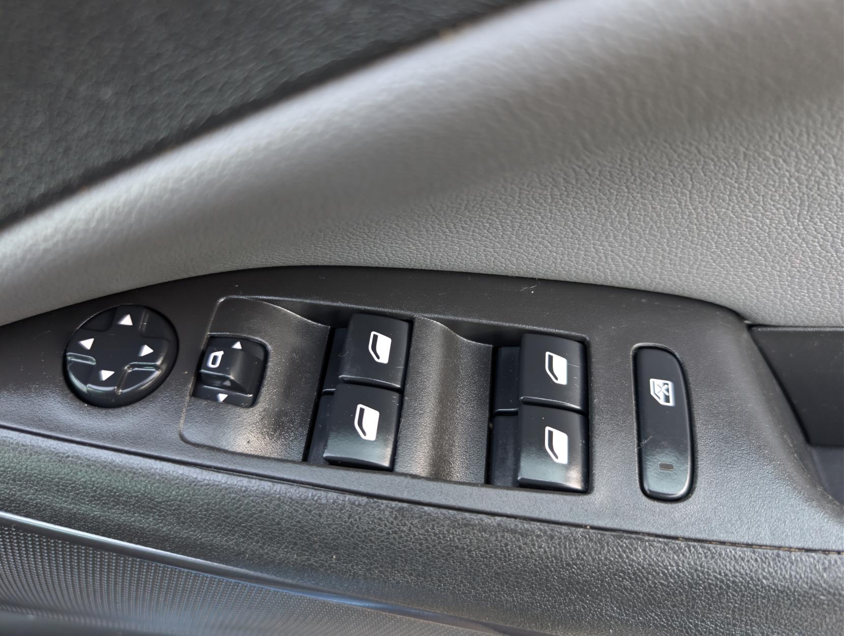 Vauxhall Crossland X 1.2 Elite SUV 5dr Petrol Manual Euro 6 (83 ps)