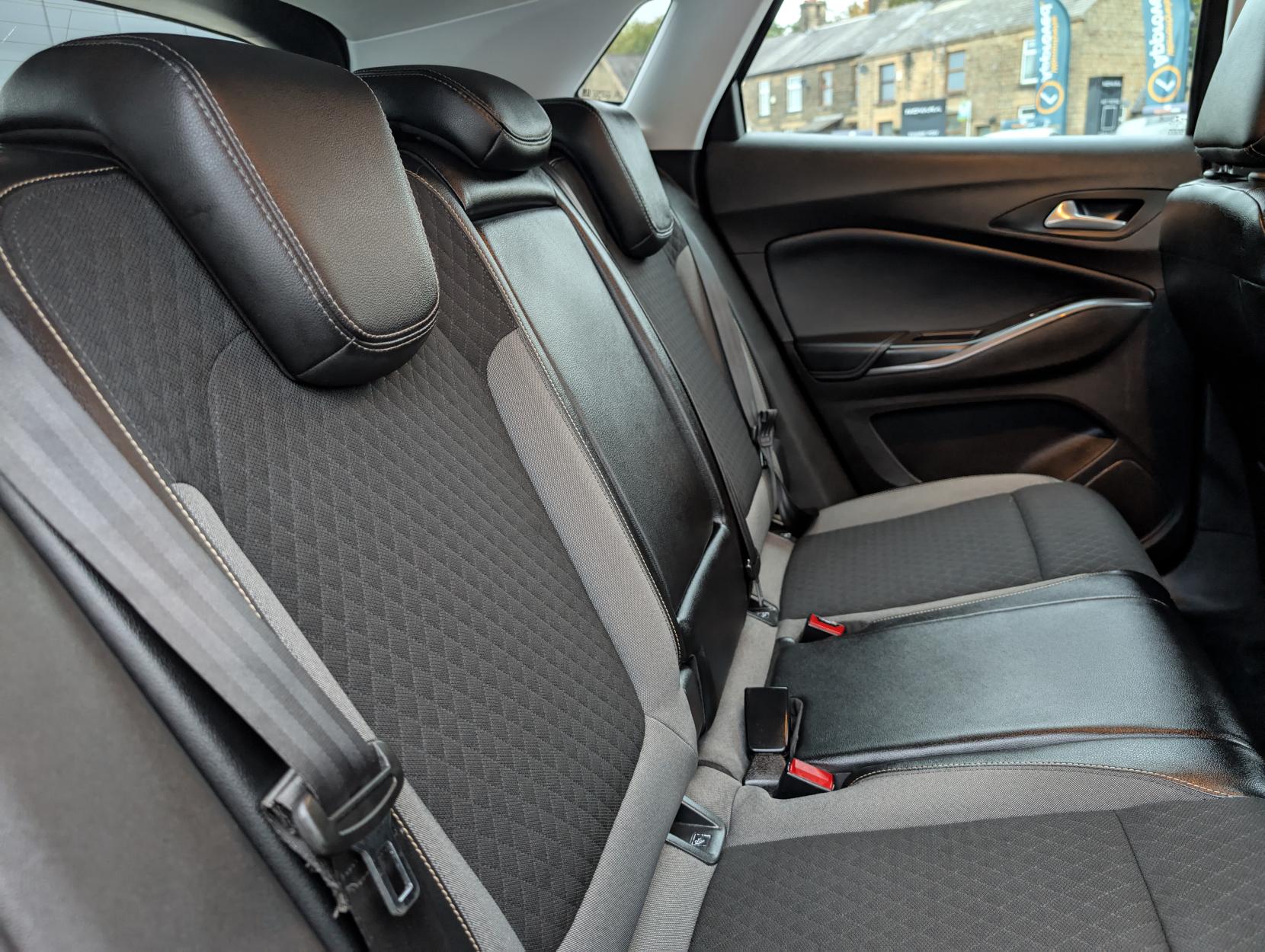 Vauxhall Grandland X 1.5 Turbo D BlueInjection Sport Nav SUV 5dr Diesel Manual Euro 6 (s/s) (130 ps)