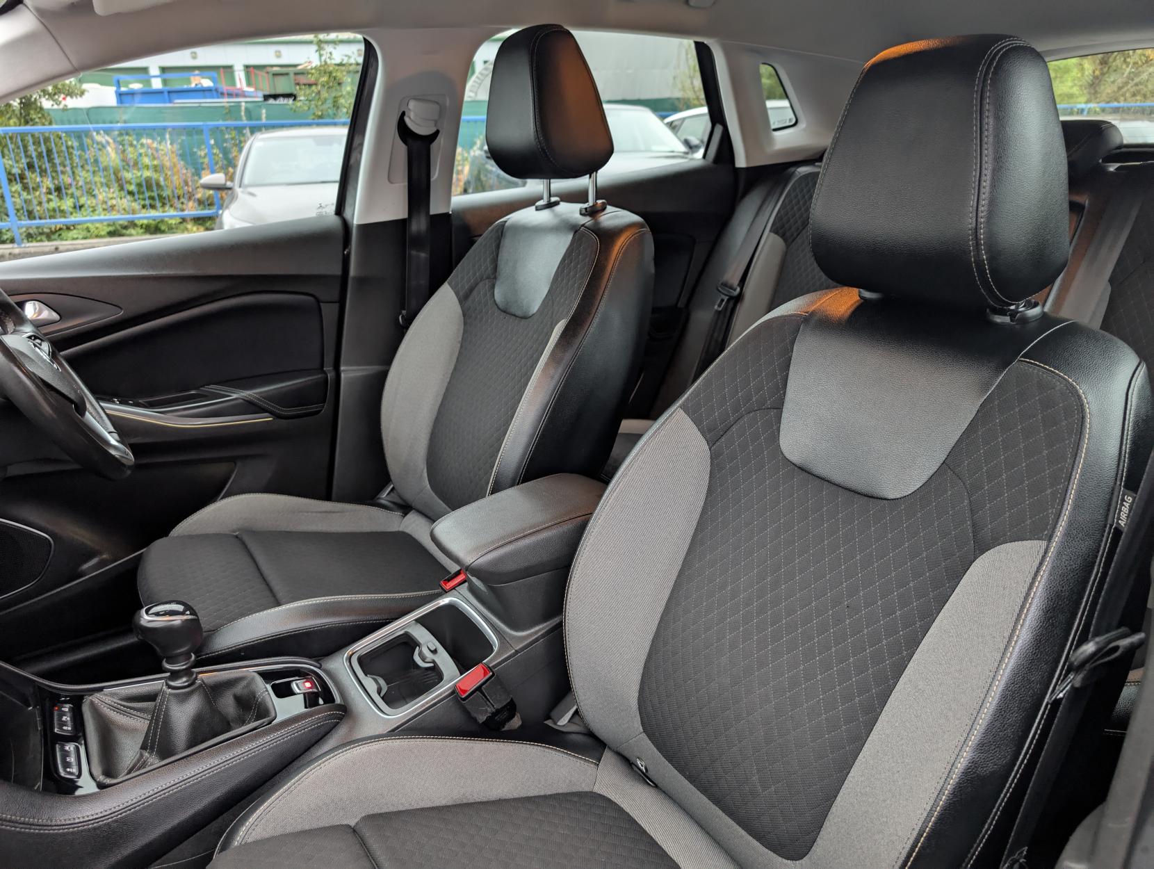 Vauxhall Grandland X 1.5 Turbo D BlueInjection Sport Nav SUV 5dr Diesel Manual Euro 6 (s/s) (130 ps)