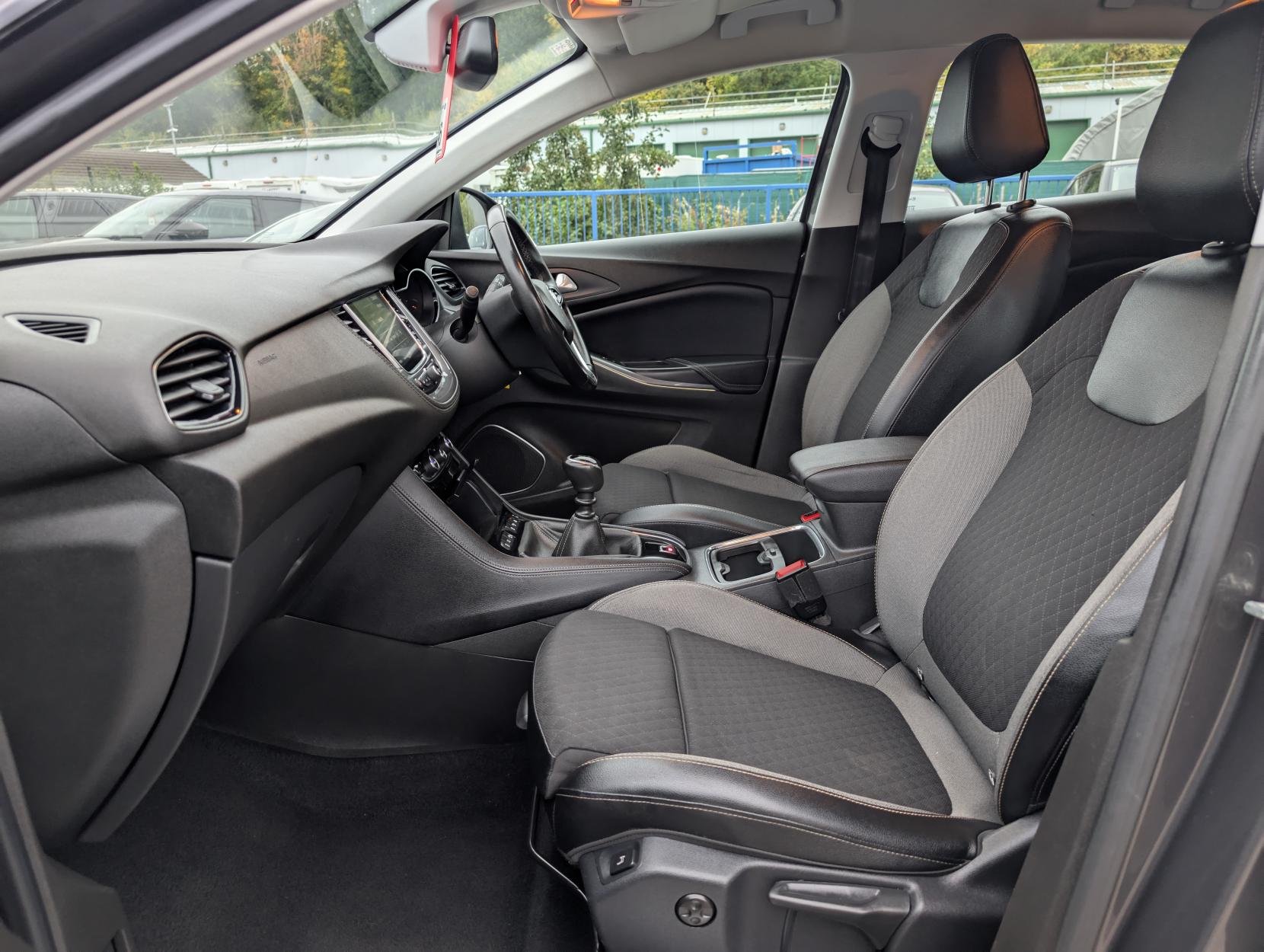 Vauxhall Grandland X 1.5 Turbo D BlueInjection Sport Nav SUV 5dr Diesel Manual Euro 6 (s/s) (130 ps)