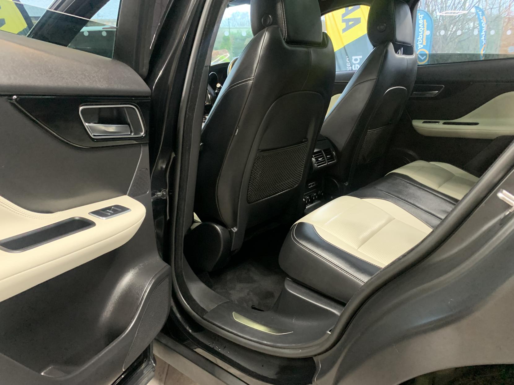 Jaguar F-PACE 2.0 D240 R-Sport SUV 5dr Diesel Auto AWD Euro 6 (s/s) (240 ps)