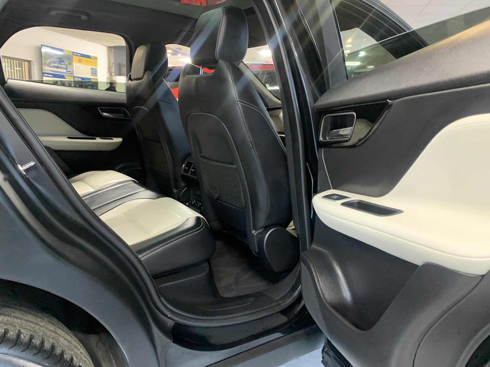 Jaguar F-PACE 2.0 D240 R-Sport SUV 5dr Diesel Auto AWD Euro 6 (s/s) (240 ps)