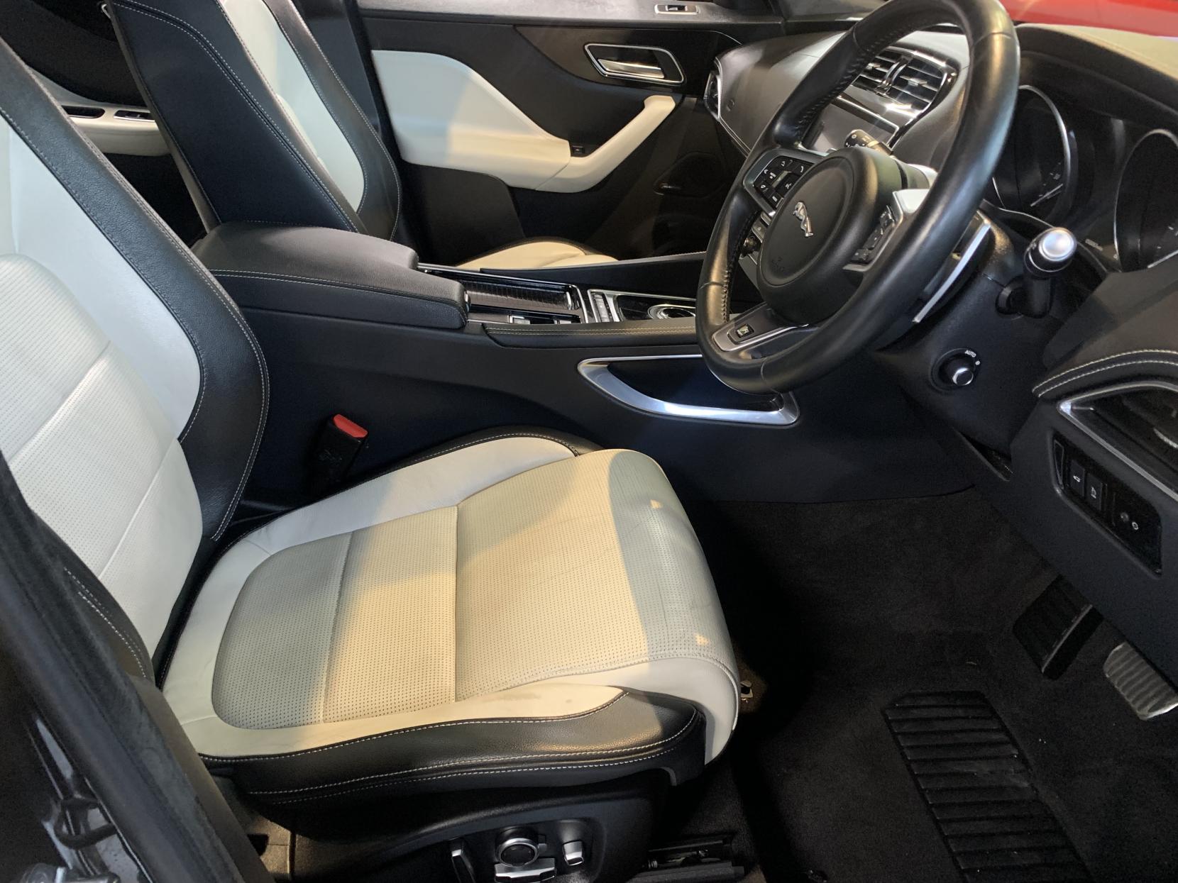 Jaguar F-PACE 2.0 D240 R-Sport SUV 5dr Diesel Auto AWD Euro 6 (s/s) (240 ps)