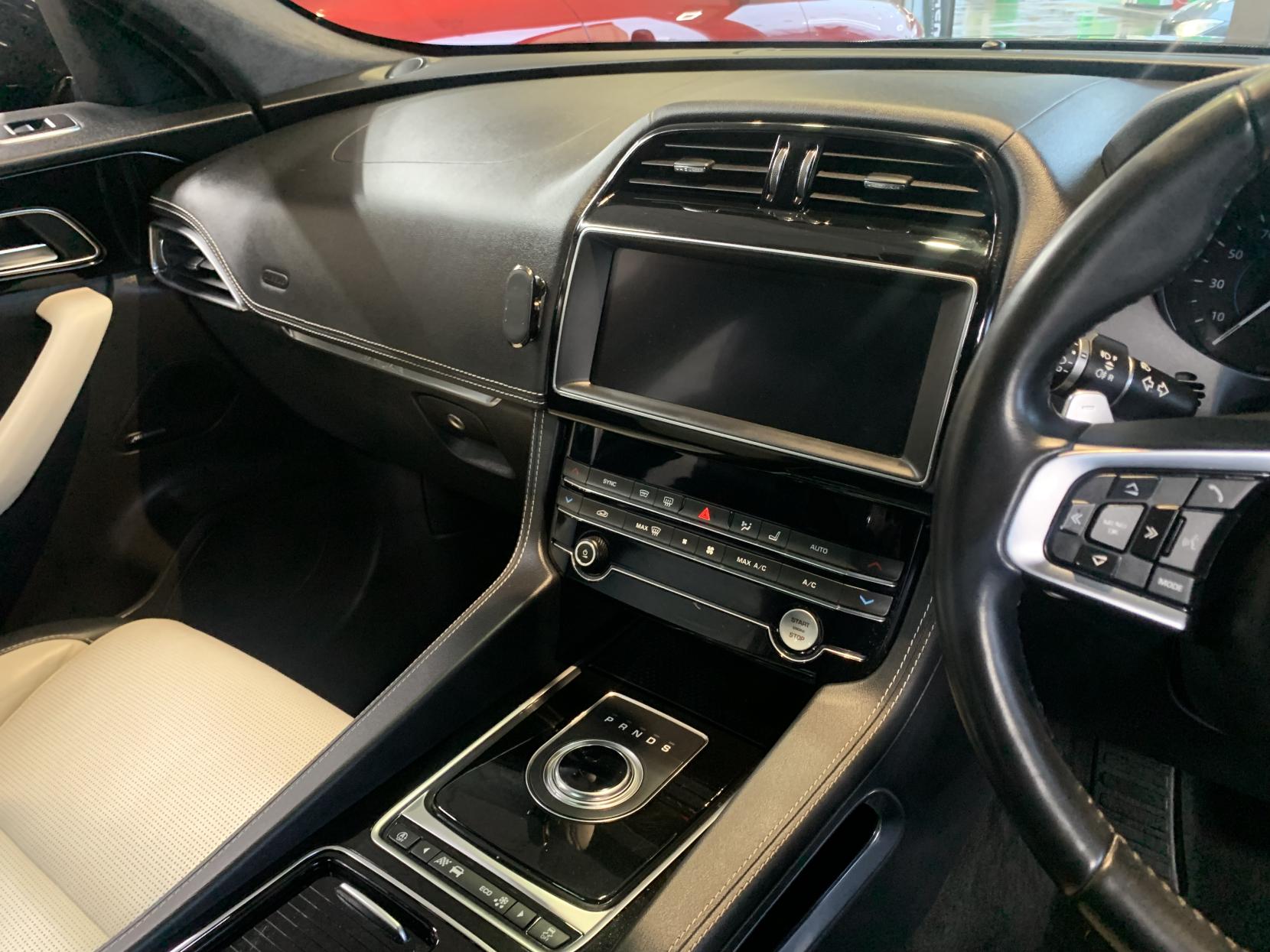 Jaguar F-PACE 2.0 D240 R-Sport SUV 5dr Diesel Auto AWD Euro 6 (s/s) (240 ps)