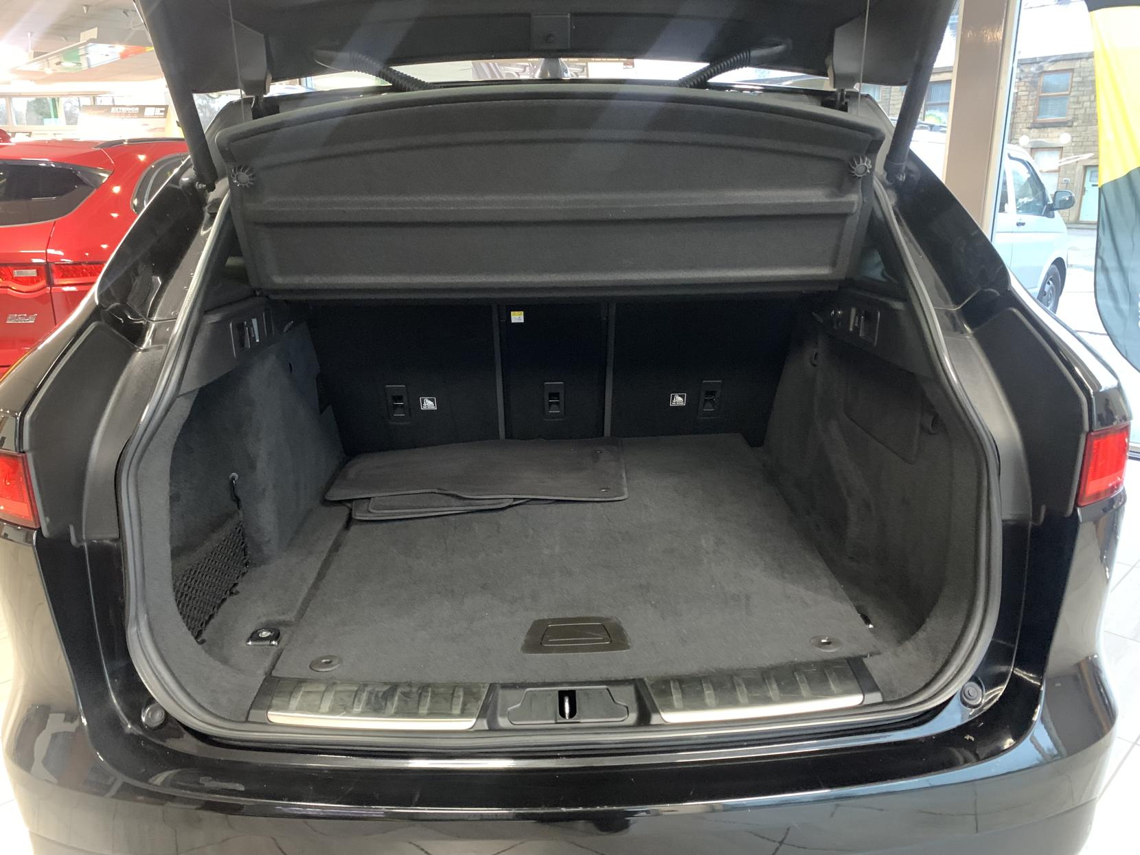 Jaguar F-PACE 2.0 D240 R-Sport SUV 5dr Diesel Auto AWD Euro 6 (s/s) (240 ps)