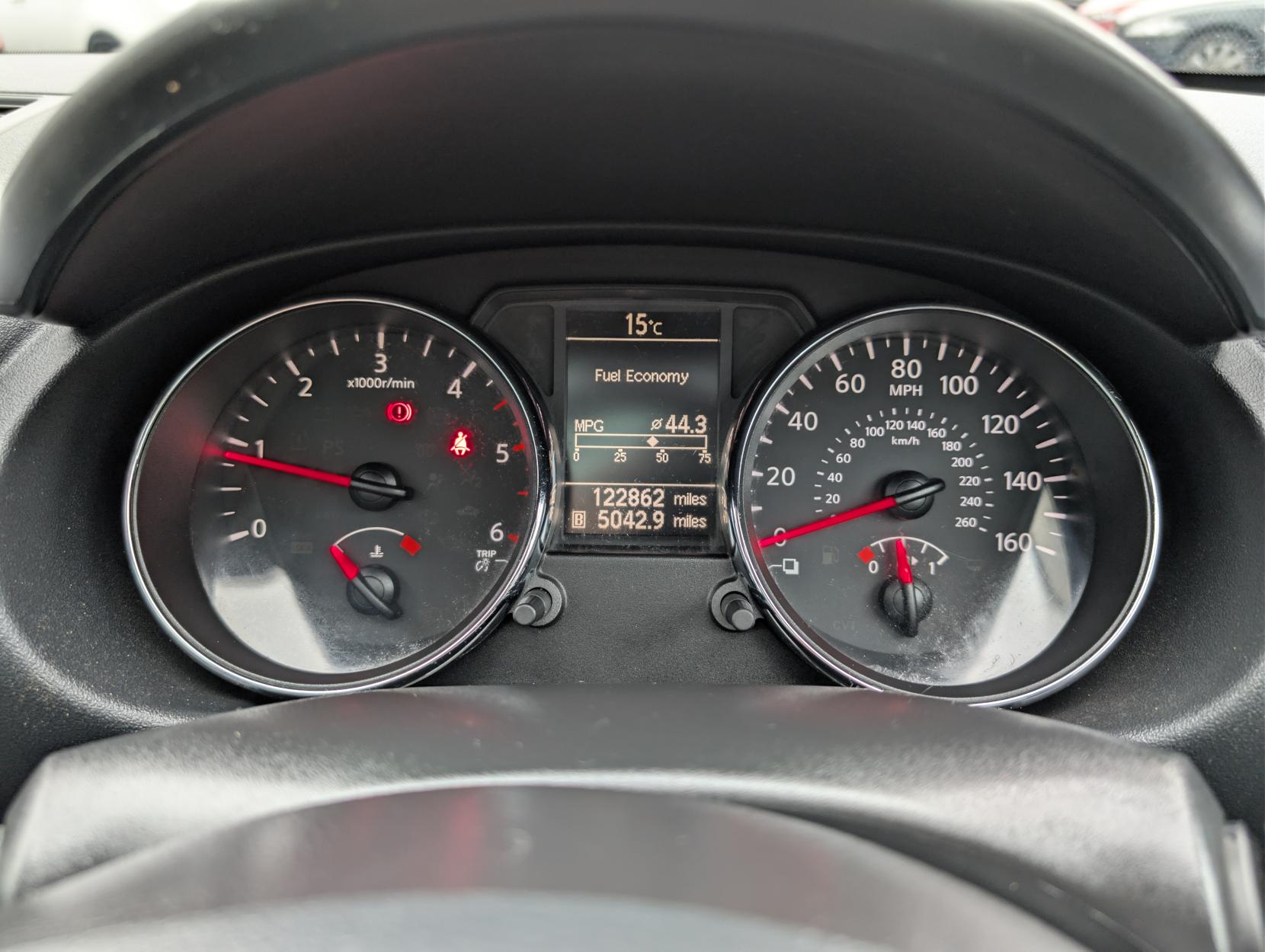 Nissan Qashqai 1.5 dCi n-tec SUV 5dr Diesel Manual 2WD Euro 4 (106 ps)