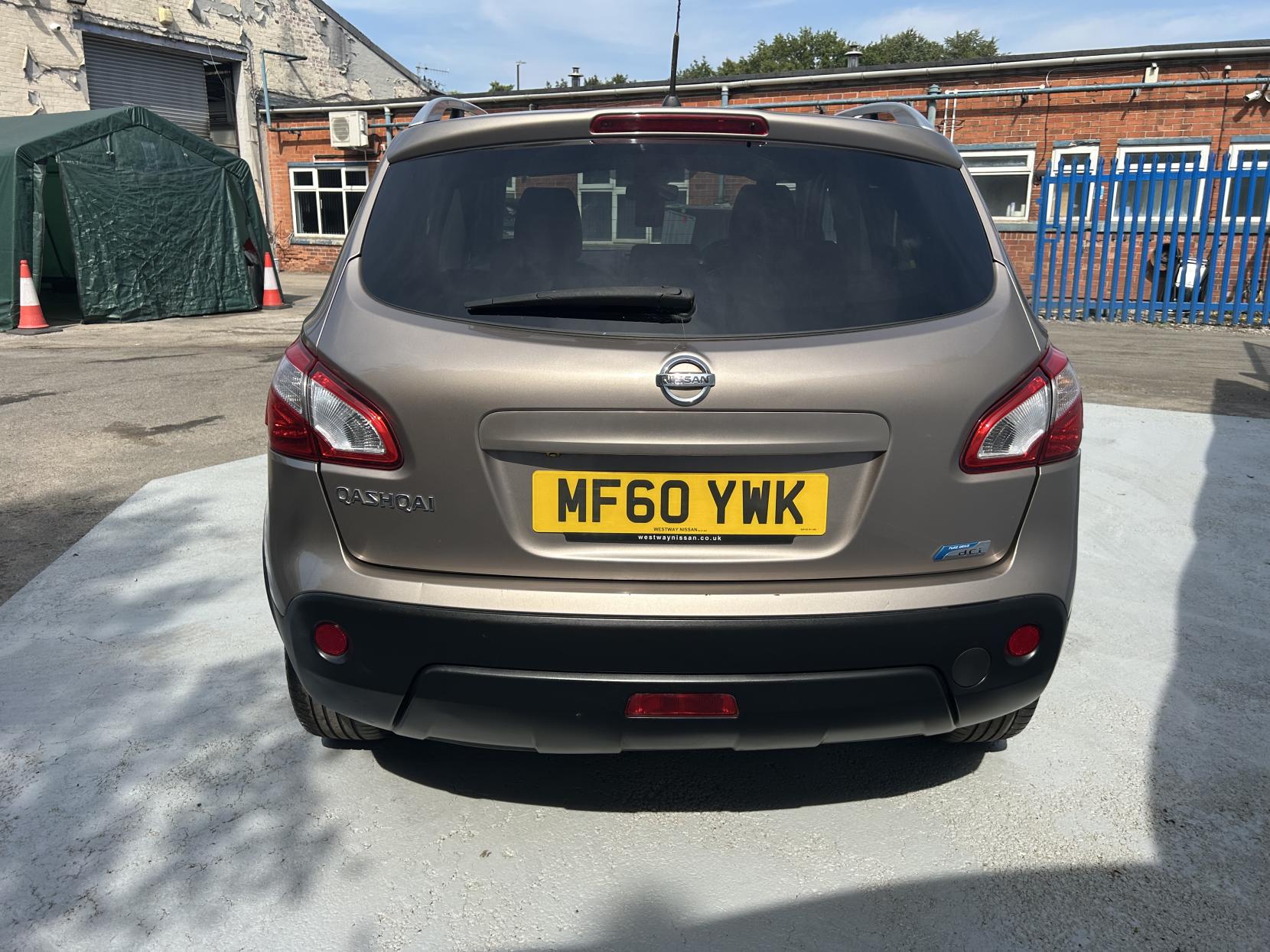 Nissan Qashqai 1.5 dCi n-tec SUV 5dr Diesel Manual 2WD Euro 4 (106 ps)