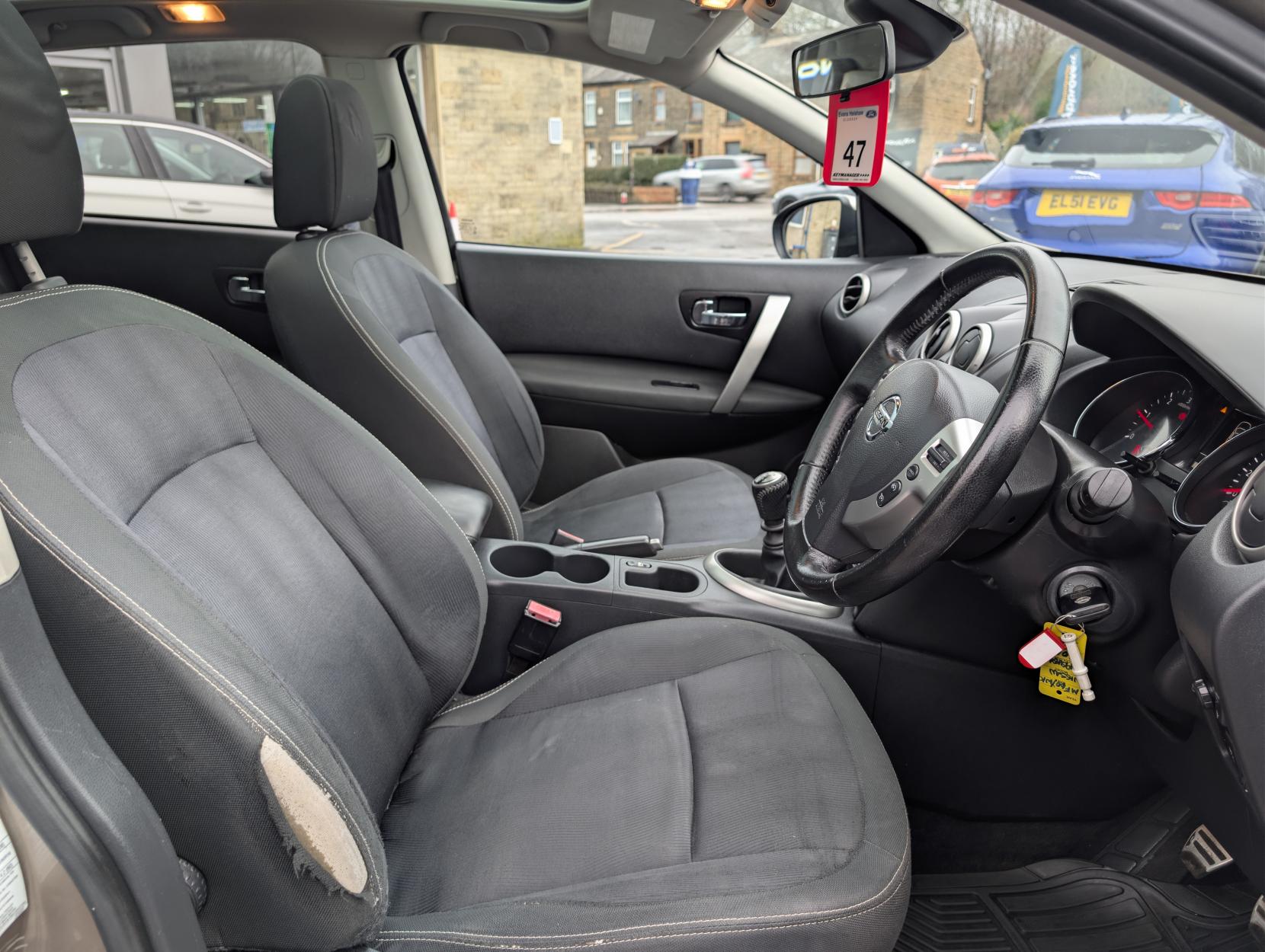 Nissan Qashqai 1.5 dCi n-tec SUV 5dr Diesel Manual 2WD Euro 4 (106 ps)