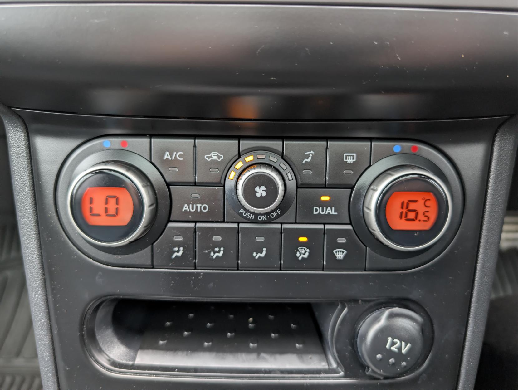 Nissan Qashqai 1.5 dCi n-tec SUV 5dr Diesel Manual 2WD Euro 4 (106 ps)