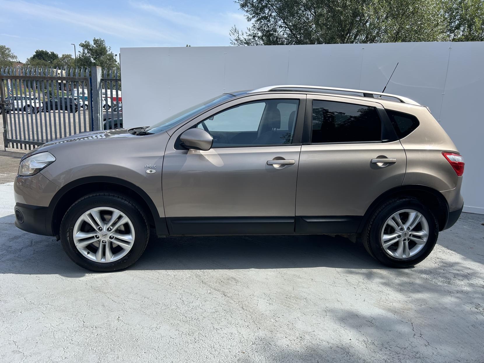 Nissan Qashqai 1.5 dCi n-tec SUV 5dr Diesel Manual 2WD Euro 4 (106 ps)