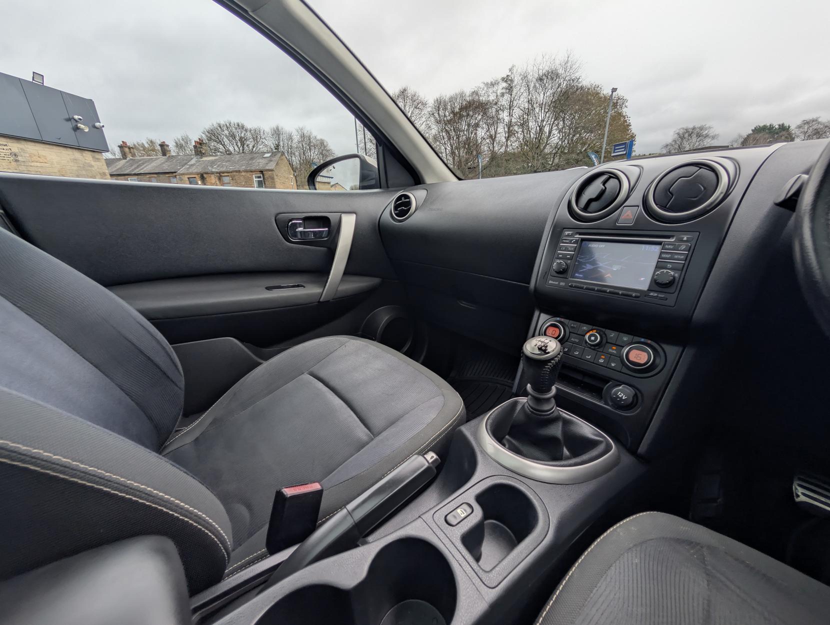 Nissan Qashqai 1.5 dCi n-tec SUV 5dr Diesel Manual 2WD Euro 4 (106 ps)