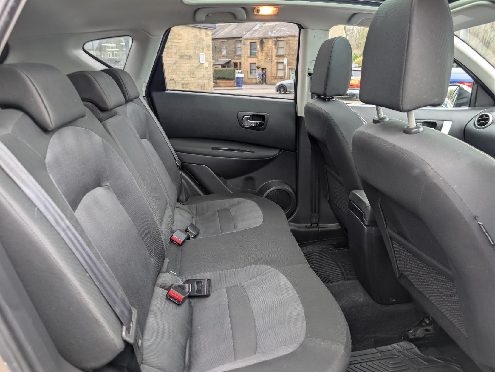 Nissan Qashqai 1.5 dCi n-tec SUV 5dr Diesel Manual 2WD Euro 4 (106 ps)