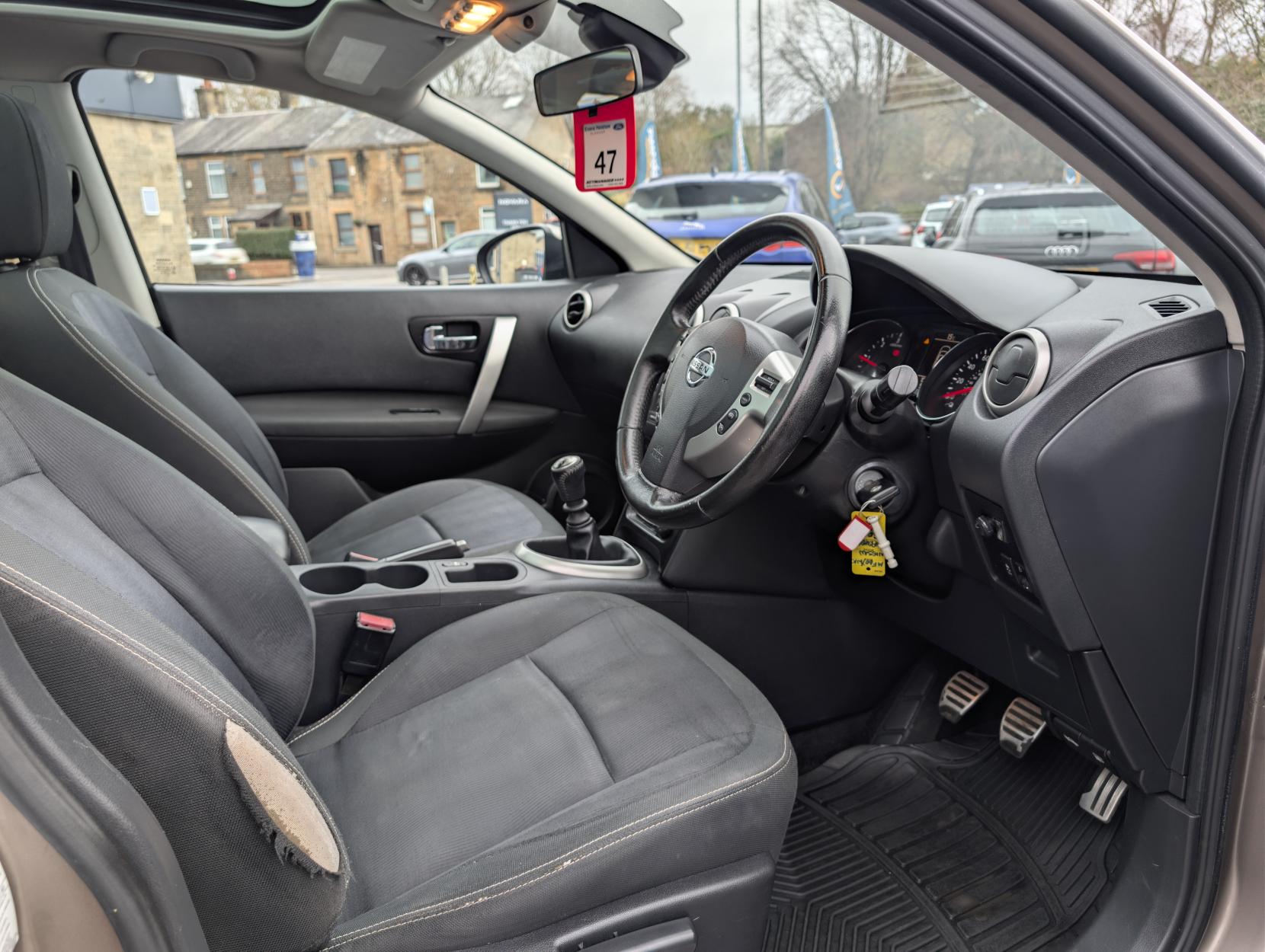 Nissan Qashqai 1.5 dCi n-tec SUV 5dr Diesel Manual 2WD Euro 4 (106 ps)