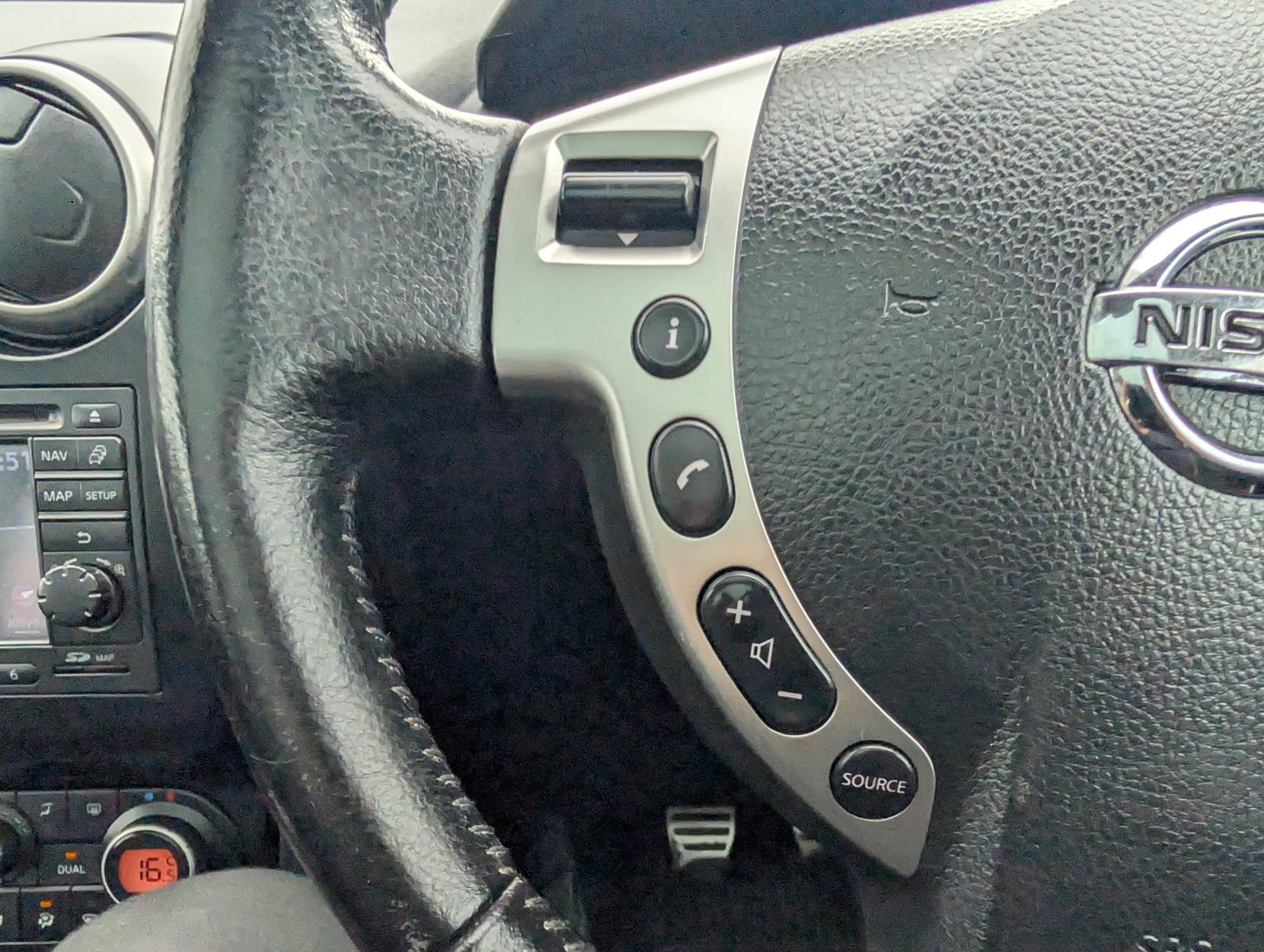 Nissan Qashqai 1.5 dCi n-tec SUV 5dr Diesel Manual 2WD Euro 4 (106 ps)