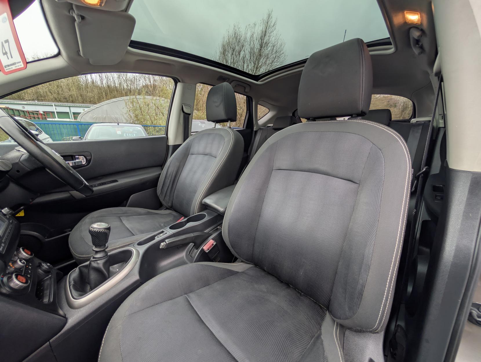 Nissan Qashqai 1.5 dCi n-tec SUV 5dr Diesel Manual 2WD Euro 4 (106 ps)