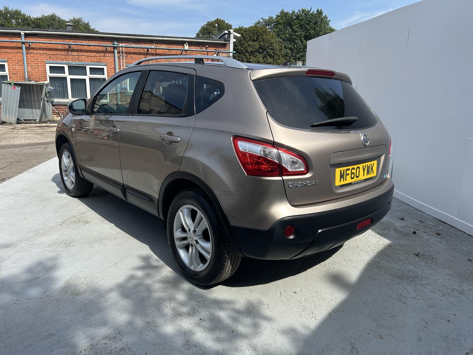 Nissan Qashqai 1.5 dCi n-tec SUV 5dr Diesel Manual 2WD Euro 4 (106 ps)