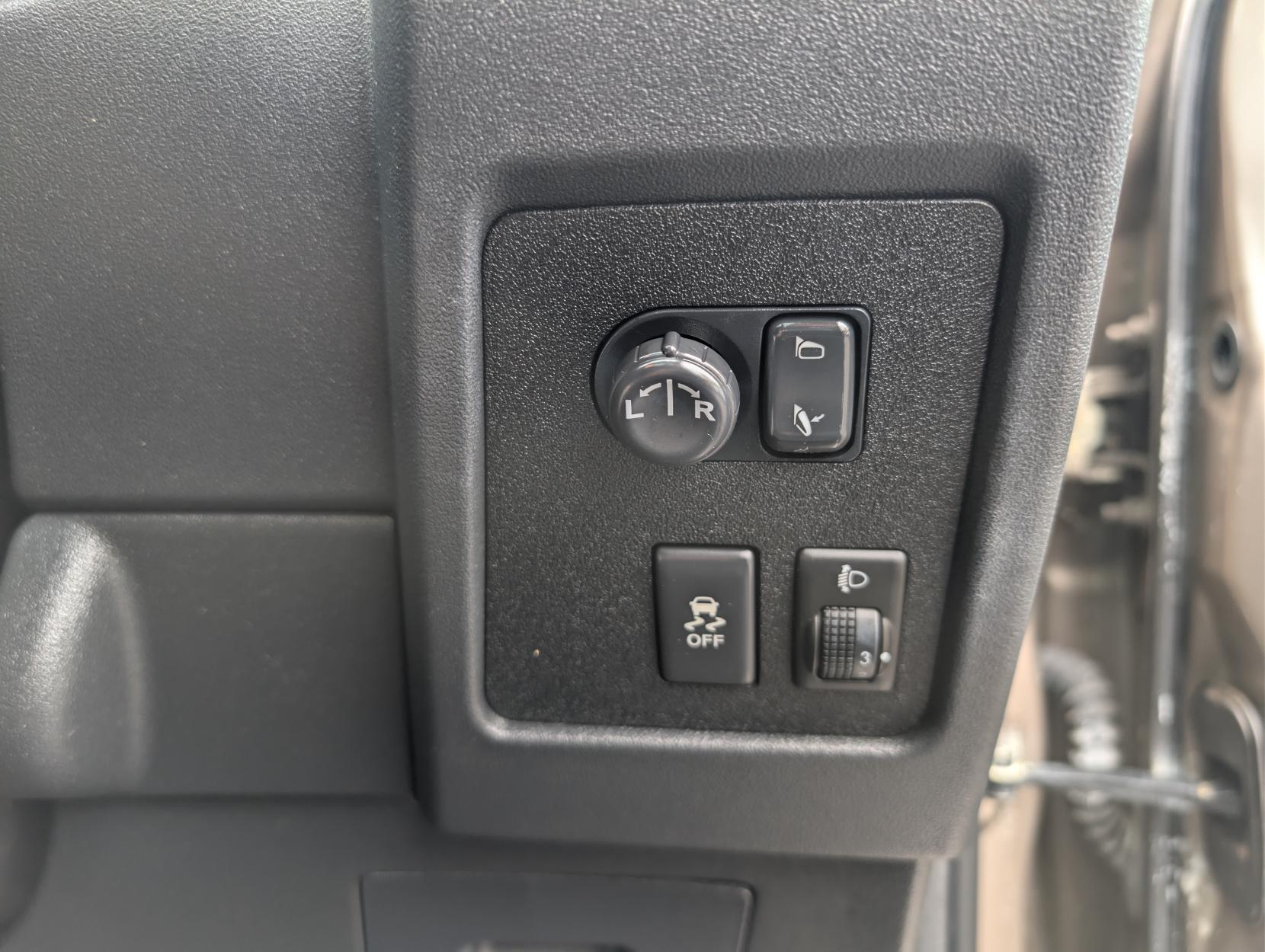 Nissan Qashqai 1.5 dCi n-tec SUV 5dr Diesel Manual 2WD Euro 4 (106 ps)