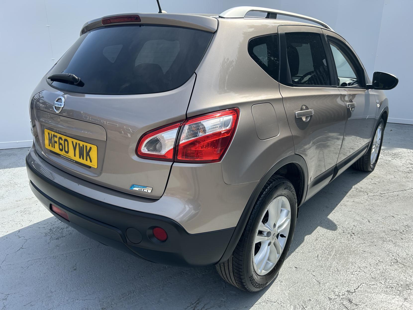 Nissan Qashqai 1.5 dCi n-tec SUV 5dr Diesel Manual 2WD Euro 4 (106 ps)