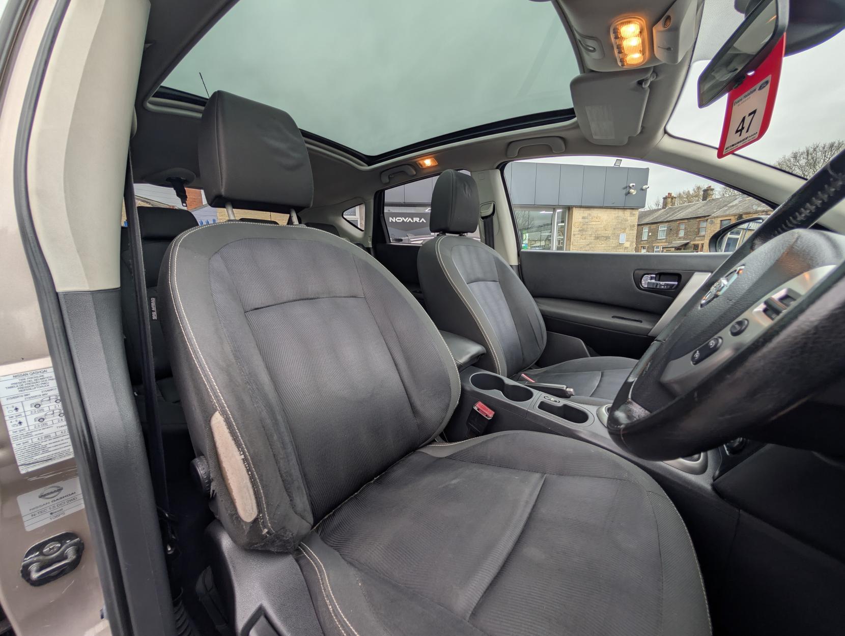 Nissan Qashqai 1.5 dCi n-tec SUV 5dr Diesel Manual 2WD Euro 4 (106 ps)