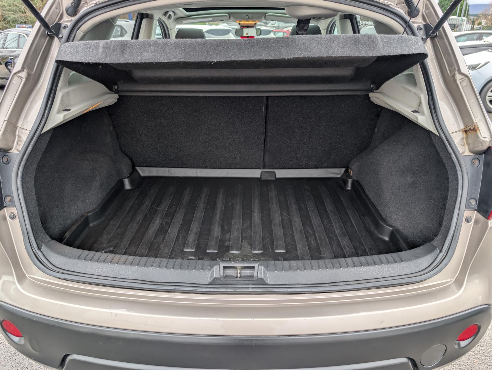 Nissan Qashqai 1.5 dCi n-tec SUV 5dr Diesel Manual 2WD Euro 4 (106 ps)